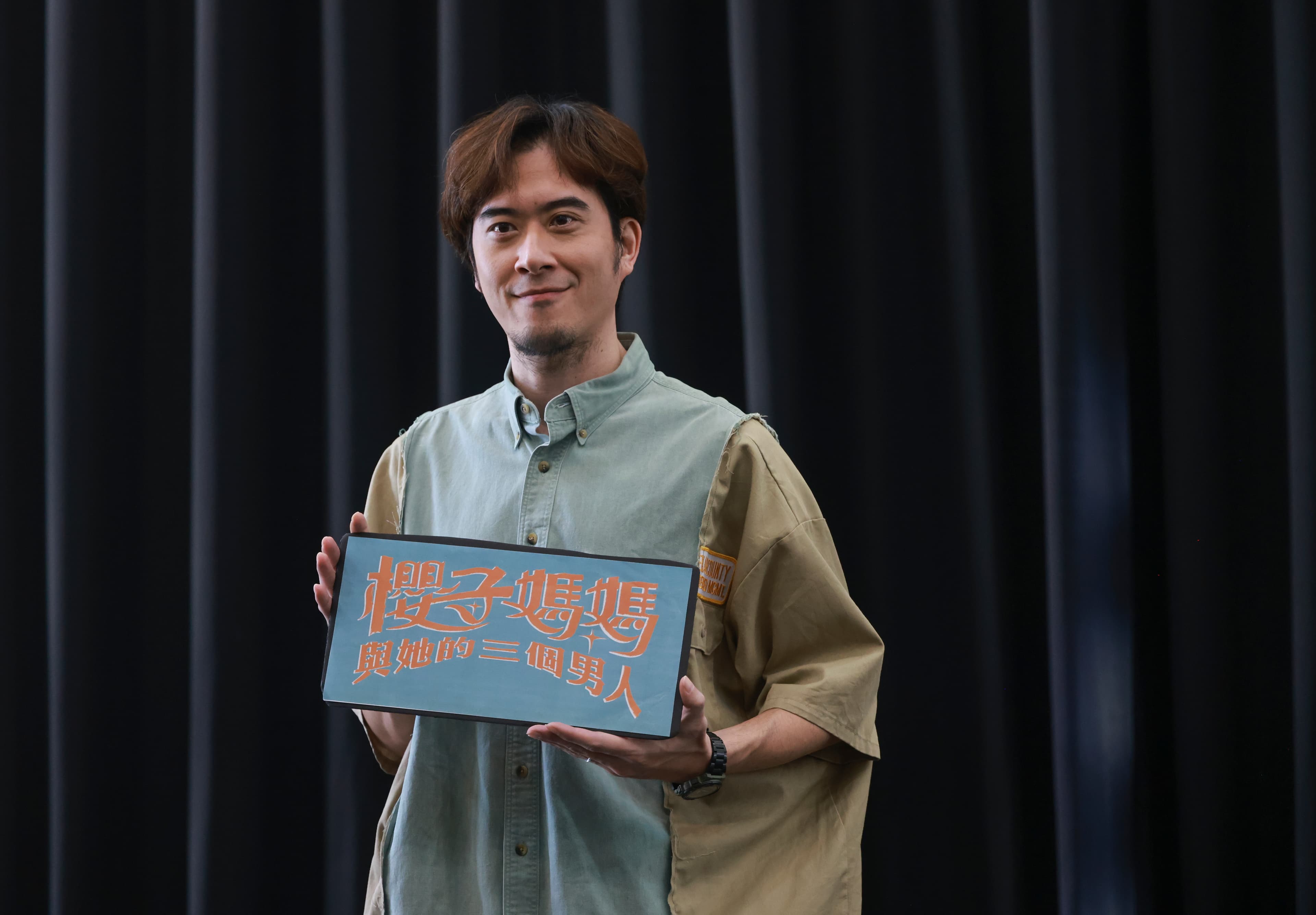 王為腸躁症讓愛妻方宥心在廁所前對戲。(瘋戲樂工作室)