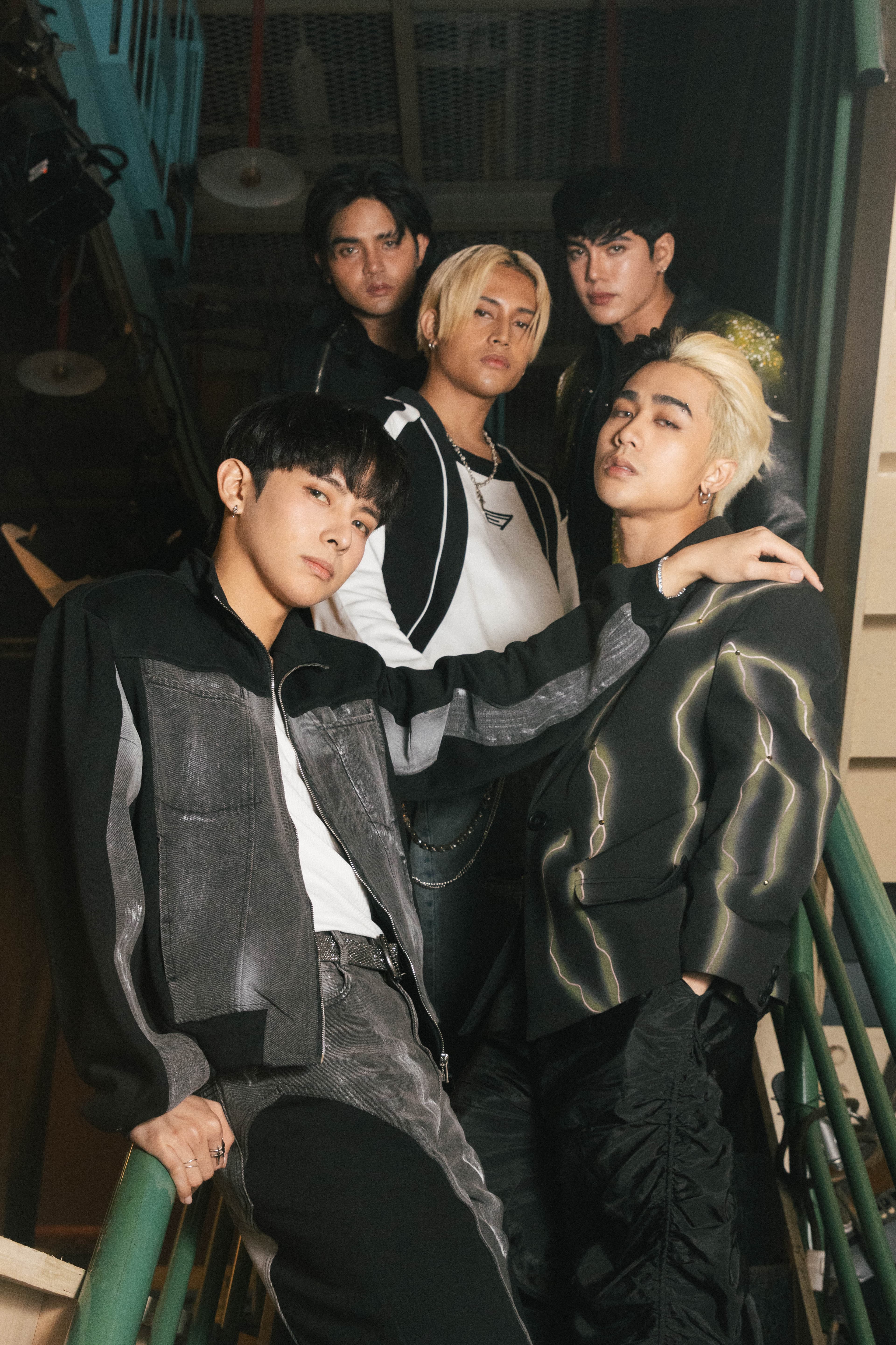 菲律賓「P-POP之王」稱號的天團SB19,來台和原子少年們交流。