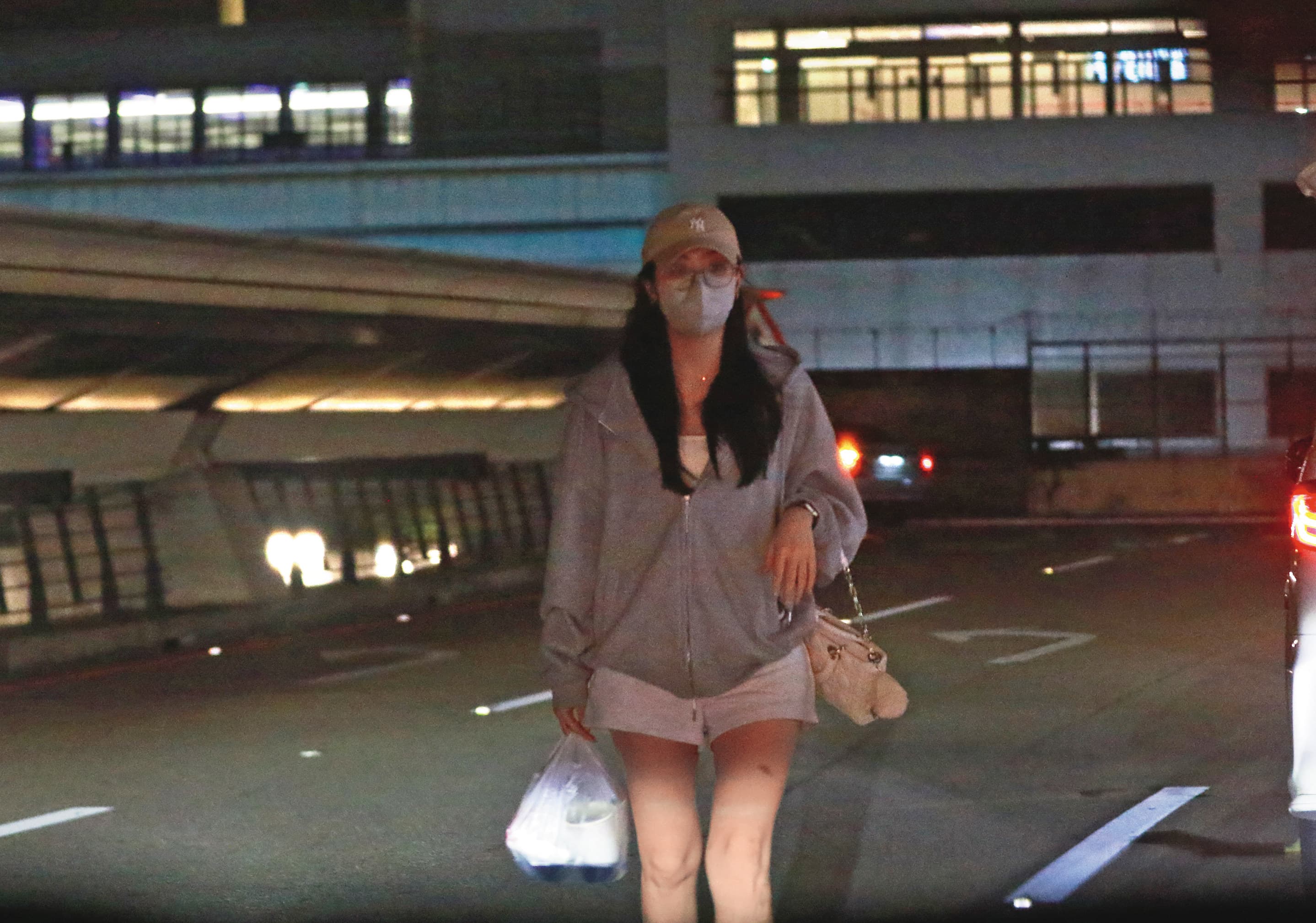 本刊曾經直擊Cindy的恢單生活,據聞朱軒洋也火速搬離她家,結束同居生活。