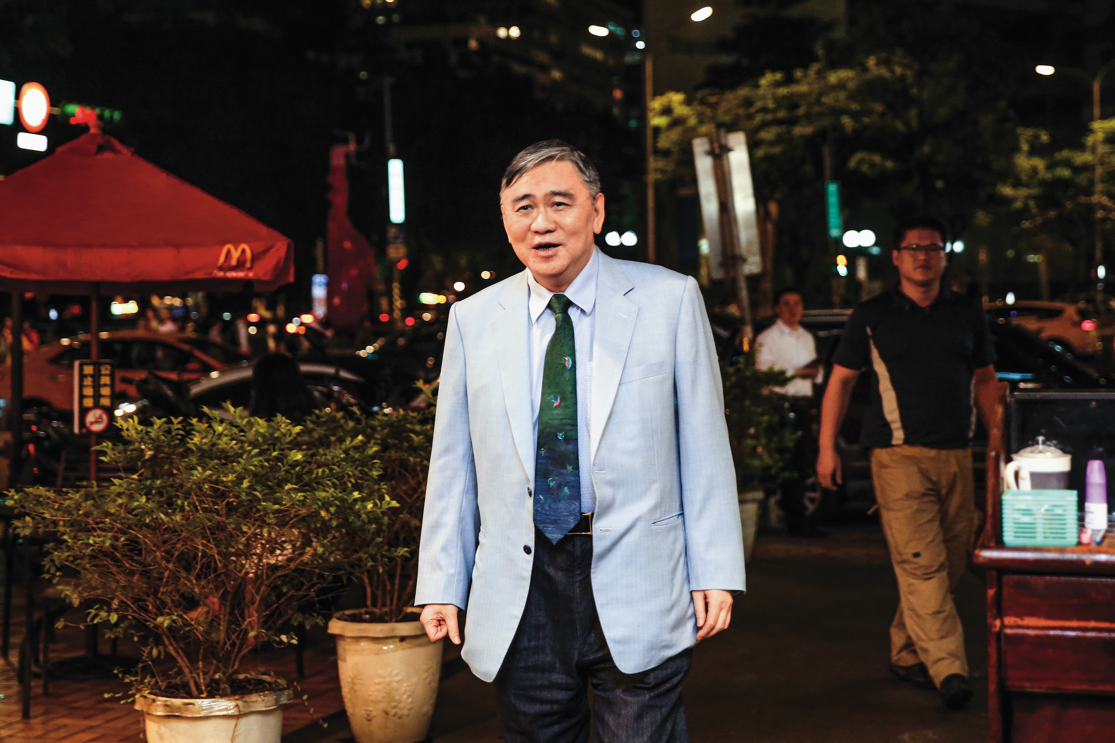 王文洋身價千億,妻子陳靜文2007年過世後,他單身至今。