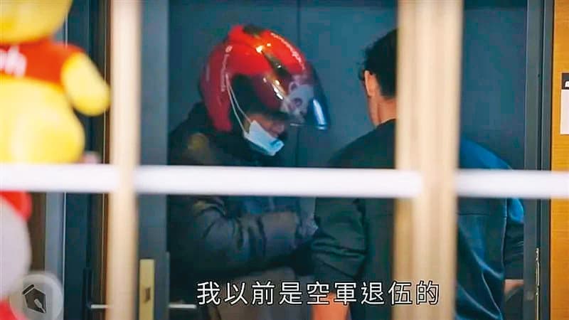 博恩代言外送平台拍影片,外送員卻講假經歷傷害國軍成為大鬧劇。(翻攝自博恩YouTube)