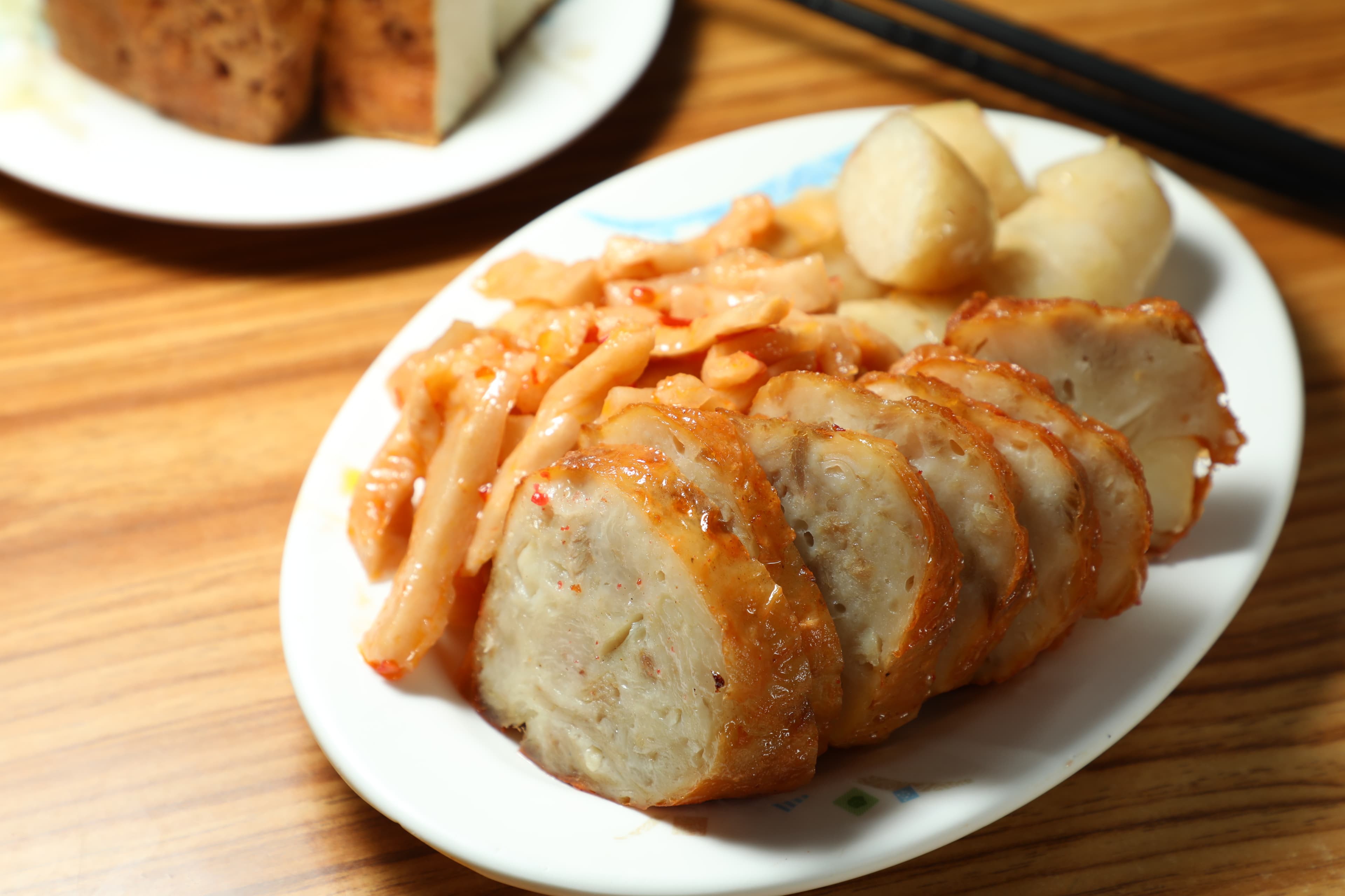 「米腸+肉捲」又會配上不同的醃菜。(90元/小份)
