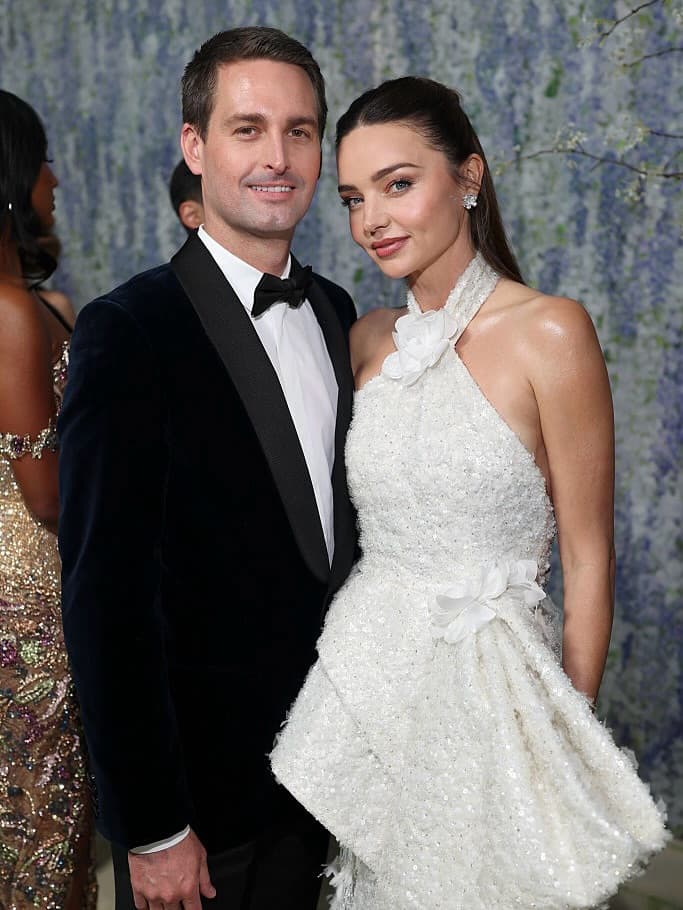 史畢格與米蘭達可兒長年投入公益。(翻攝mirandakerr IG)