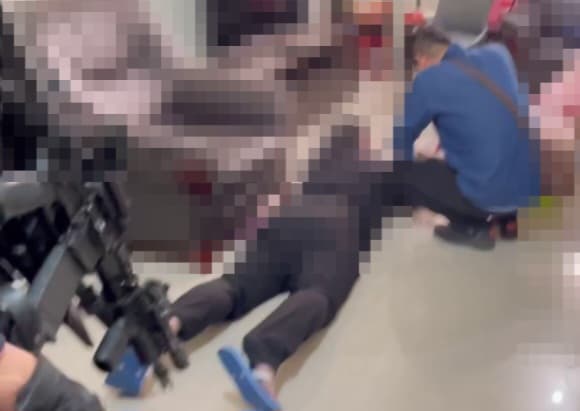 警方壓制共犯。(翻攝畫面)