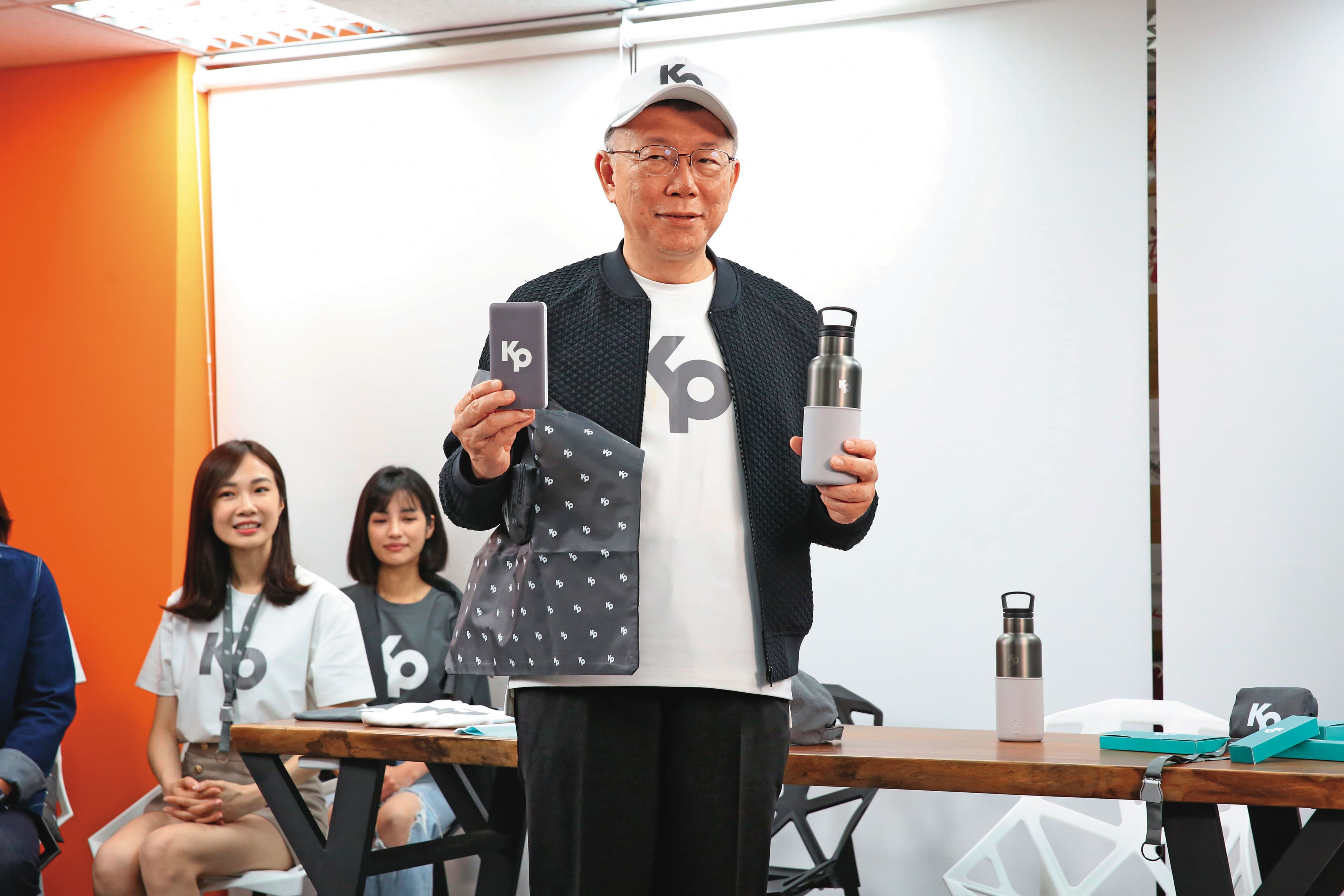 檢廉正逐一清查柯文哲成立的木可公司及眾望基金會等資金,是否與沈慶京交付的賄款有關。