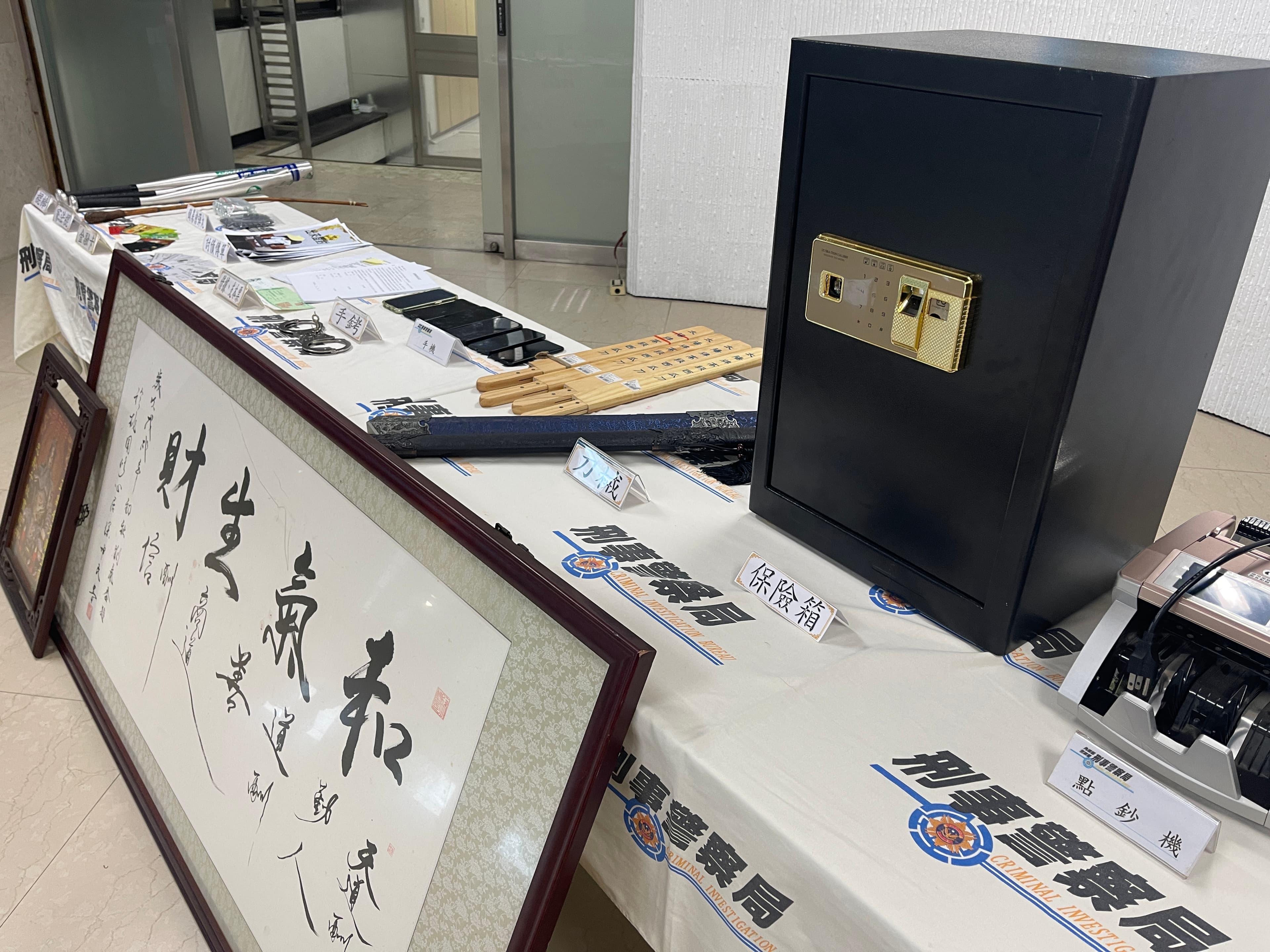 警方展示扣案證物。(警方提供)