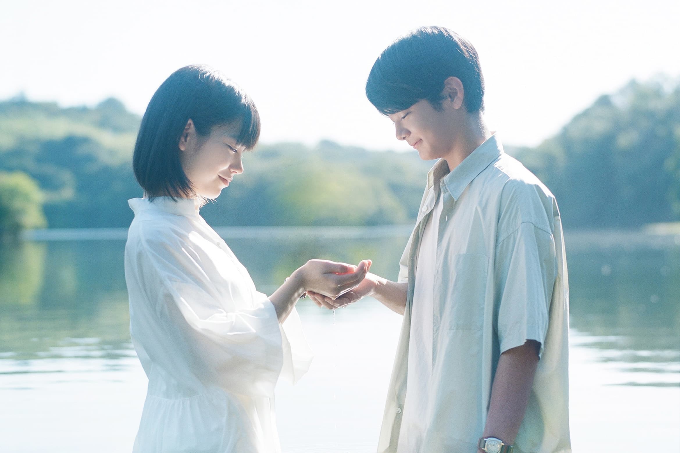 人氣新星齋藤潤（右）與當真亞美（左）共同演出《草莓月亮：餘命半年的約定》 。（高雄電影節提供）