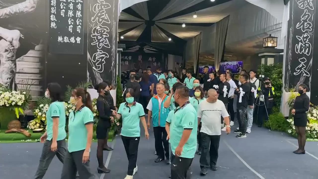 告別式辦在鴨頭崁頂鄉自宅處,場面十分浩大,上千人前來致意。(翻攝畫面)