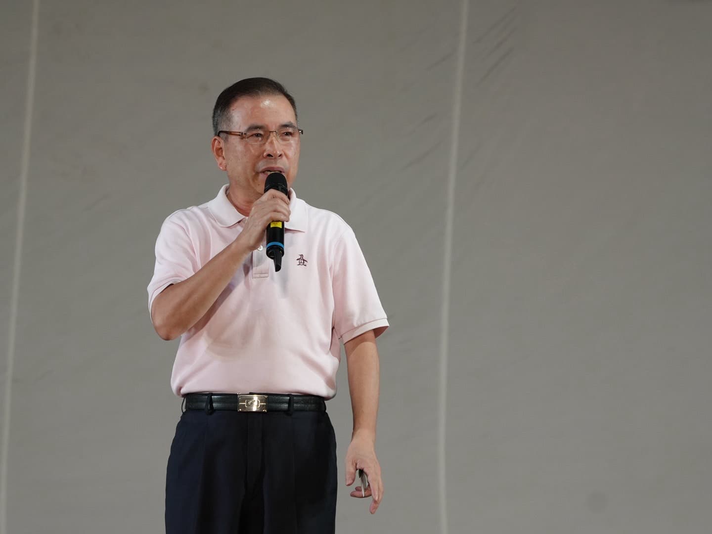 雲林古坑場的贊助人黃振倉先生多年來支持紙風車,他表示:「希望古坑的孩子能早點接觸藝術,讓他們未來走得更踏實。」(紙風車文教基金會提供)