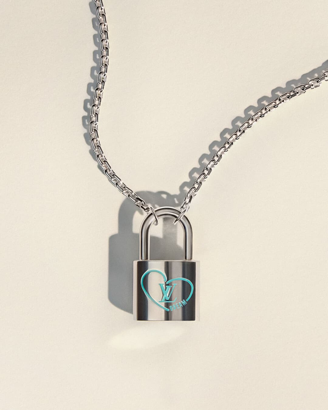 LOUIS VUITTON for UNICEF Silver Lockit x Felix純銀鎖頭項鍊。NT$25,600(路易威登提供)