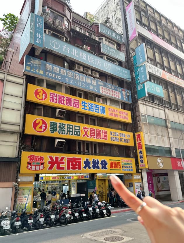 光南成為香港、馬來西亞遊客喜歡的購物賣場,文具商品具有吸引力。(翻攝小紅書)