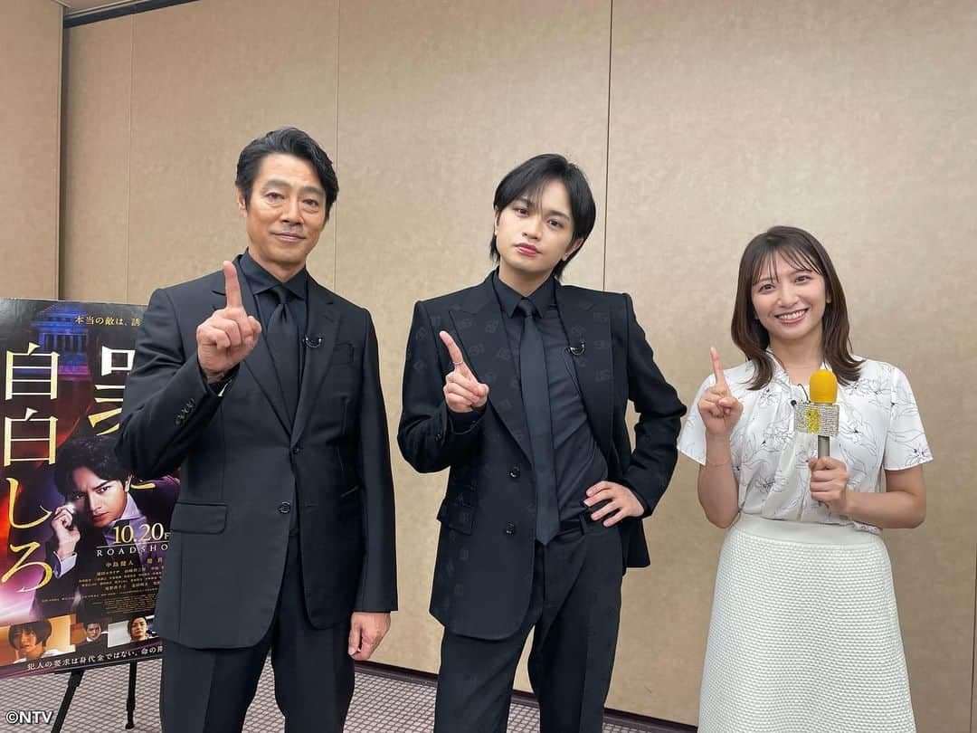 笹崎里菜(右起)是日本電視台的主播之一,曾訪問堤真一和中丸雄一同門師弟中島健人。(翻攝自日本電視台)