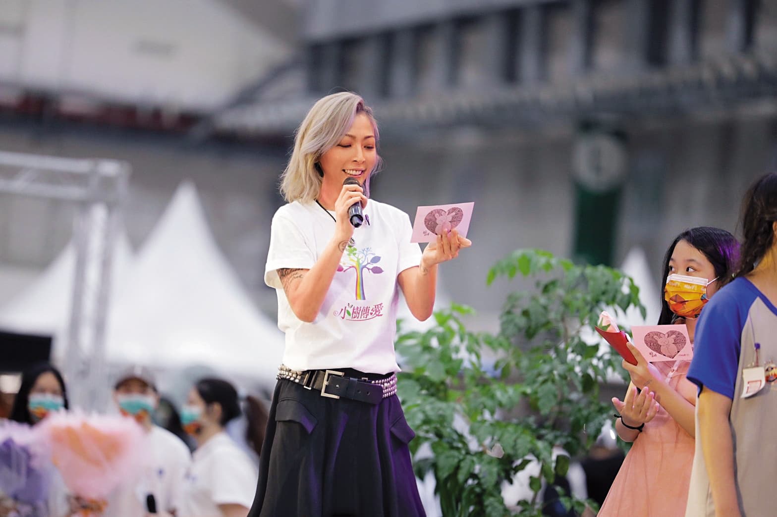 杰思國際娛樂跨足藝人經紀領域,與林曉培簽約,請她擔任公益團體「小樹傳愛協會」傳愛大使。(杰思國際娛樂提供)