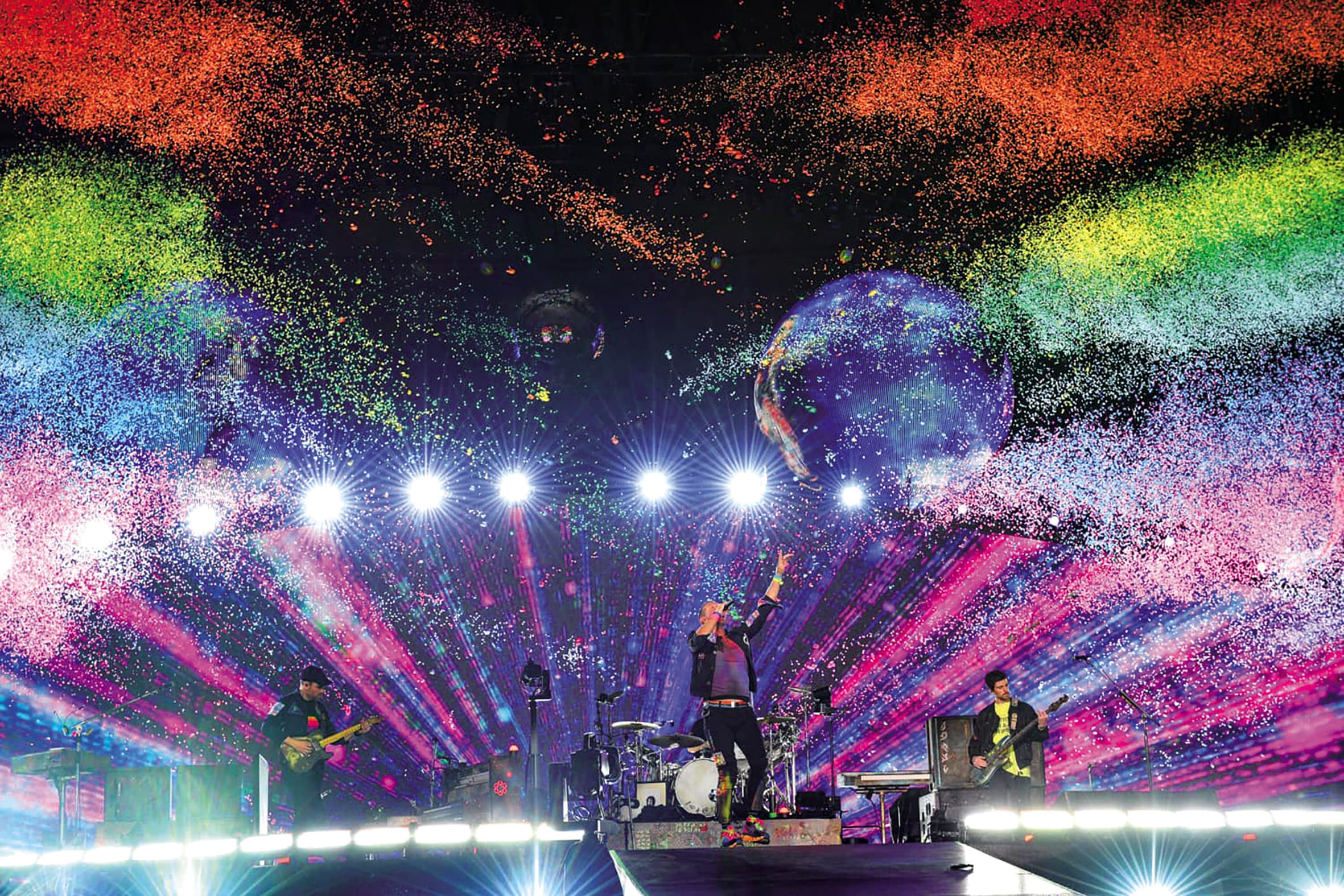 COLDPLAY(圖)、五月天和BLACKPINK等國內外重量級歌手,去年相繼在高雄演出,創下可觀的經濟效益。(翻攝自livenationtaiwan粉絲專頁)