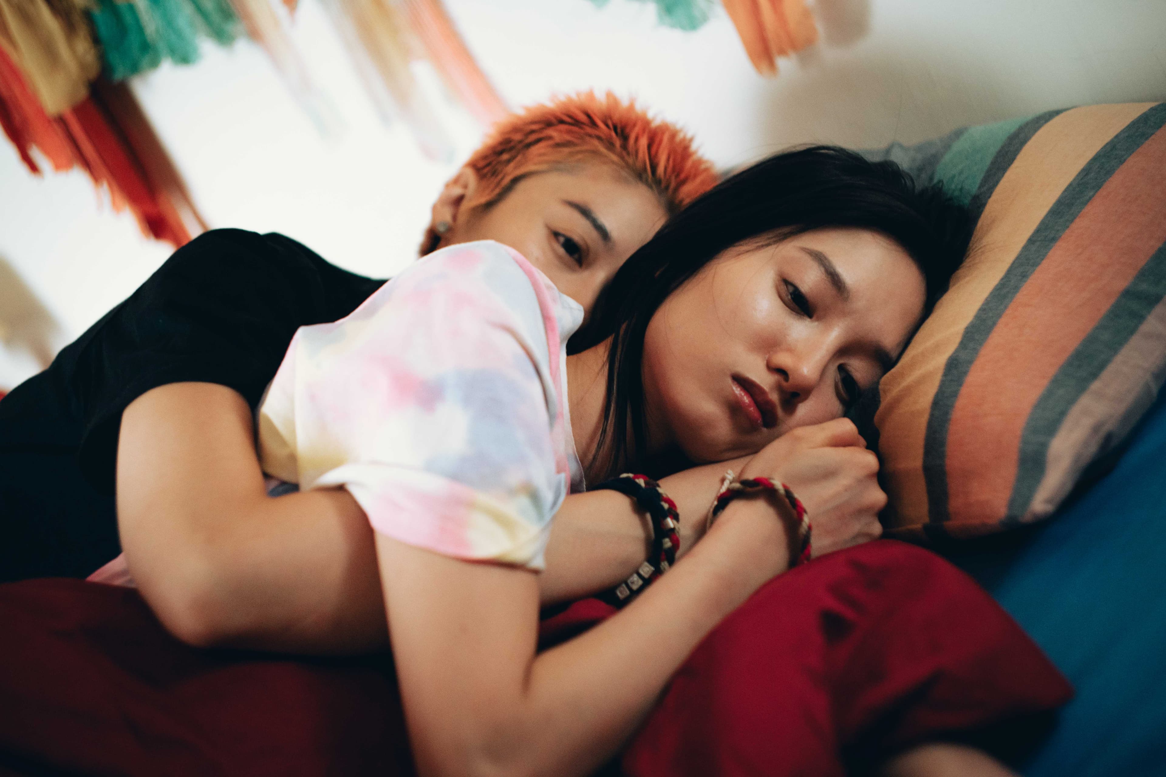 片中韓寧與香港女星鄧濤飾演一對情侶,還有3場親密激情戲,拍攝時更需要防護措施上陣。(綺影提供)