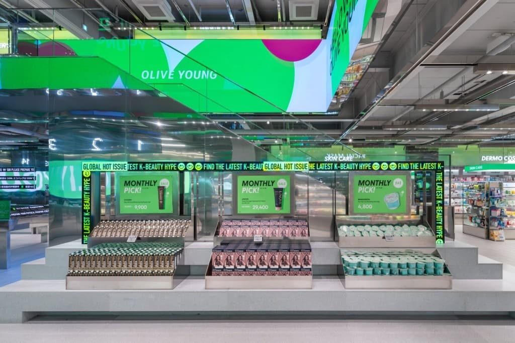 南韓正版美妝店Olive Young曾在2013年進軍上海，卻因營收問題全面退出中國市場。（翻攝畫面）