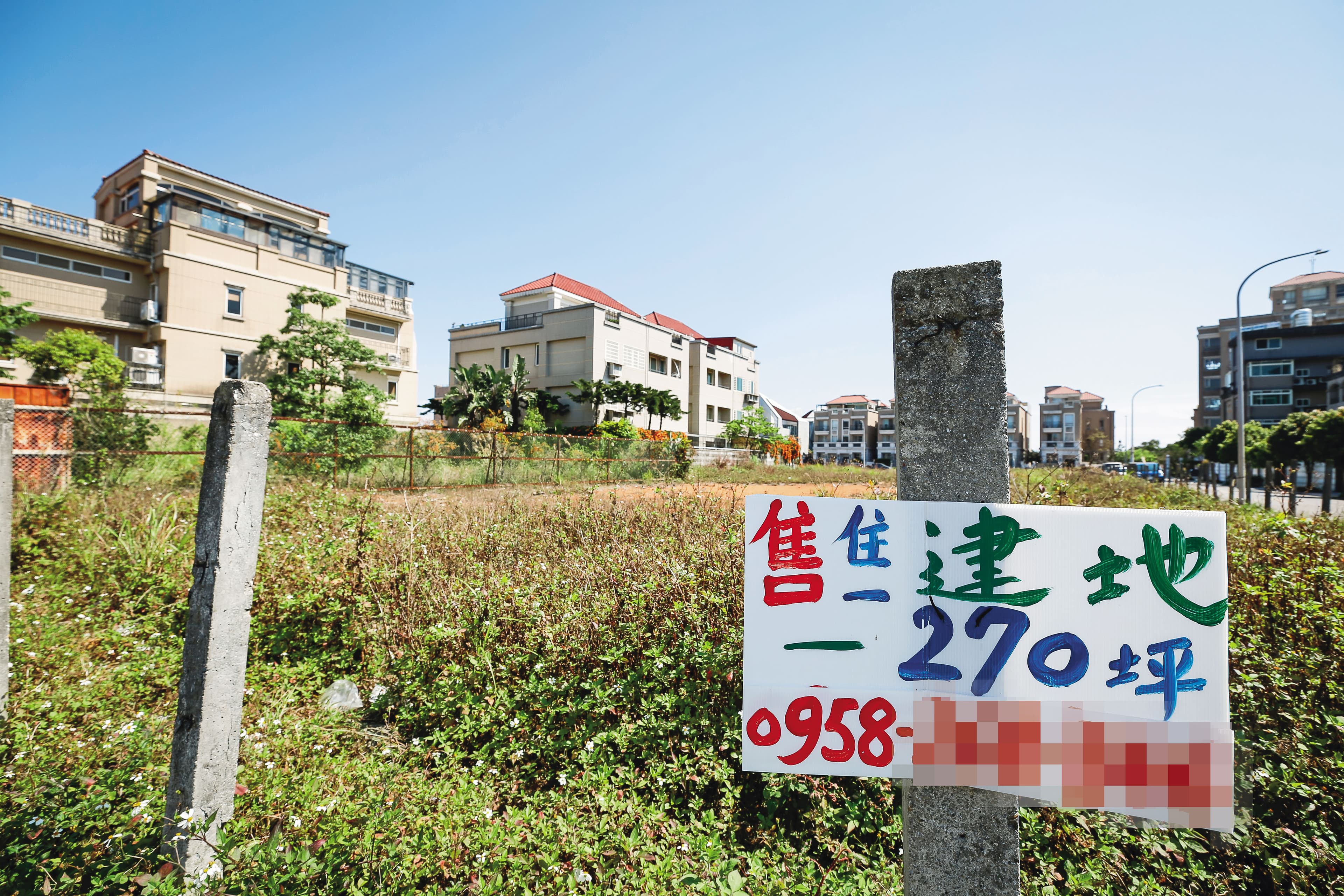 地價高昂、建築施工成本高漲,都是房價居高不下的原因。