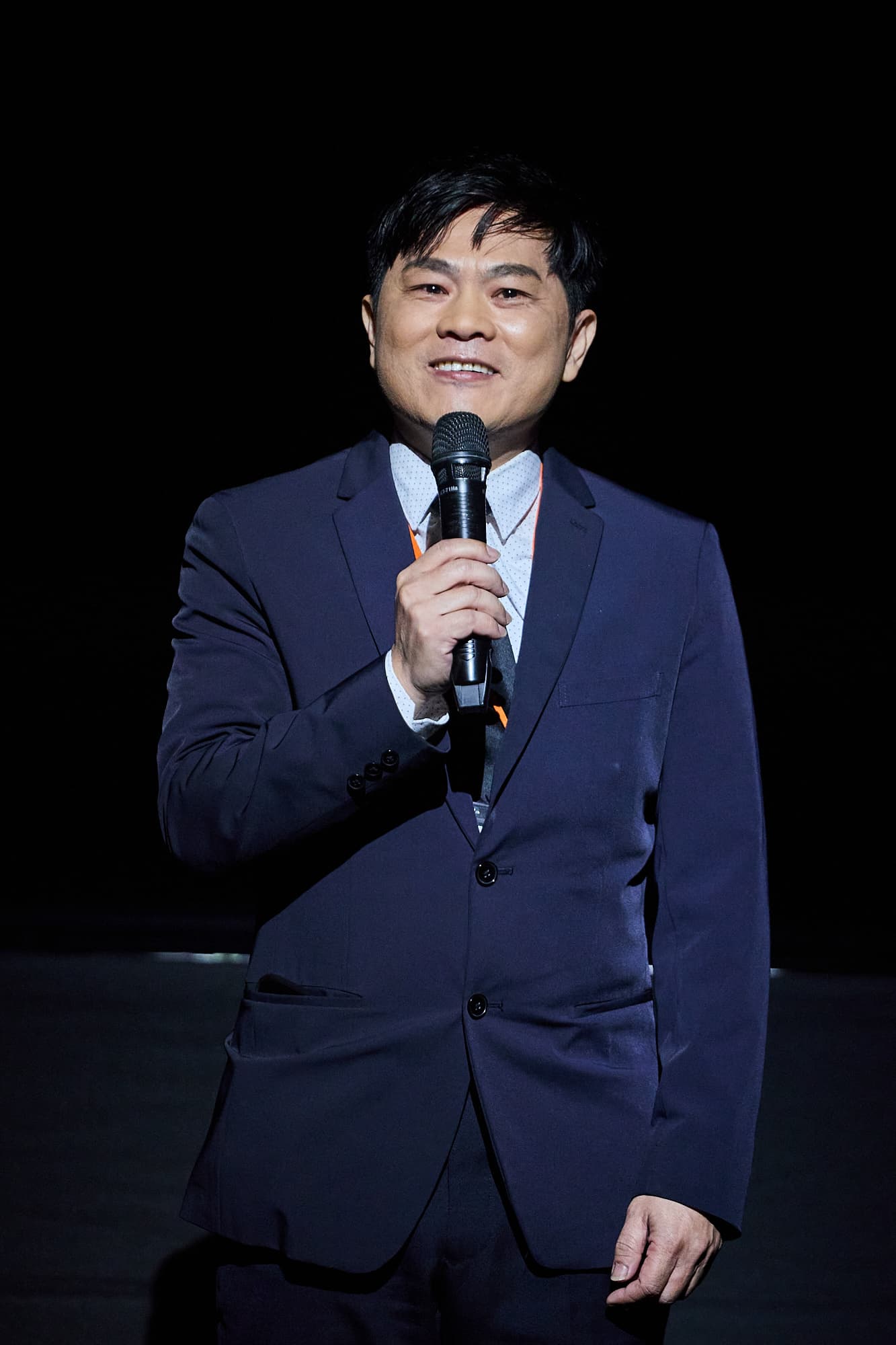 金曲歌王蘇明淵與春河劇團跨界合作,《第三者》舞台劇整個故事結構是從他的歌曲而生。(春河劇團提供)