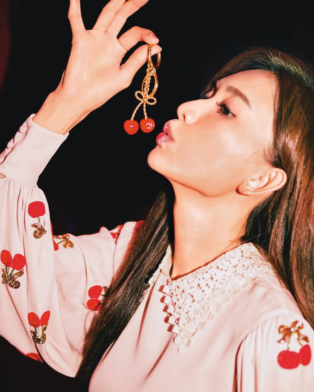 林志玲大秀Cherryfic系列單品，成功減齡又不過分裝可愛。（翻攝自林志玲IG）