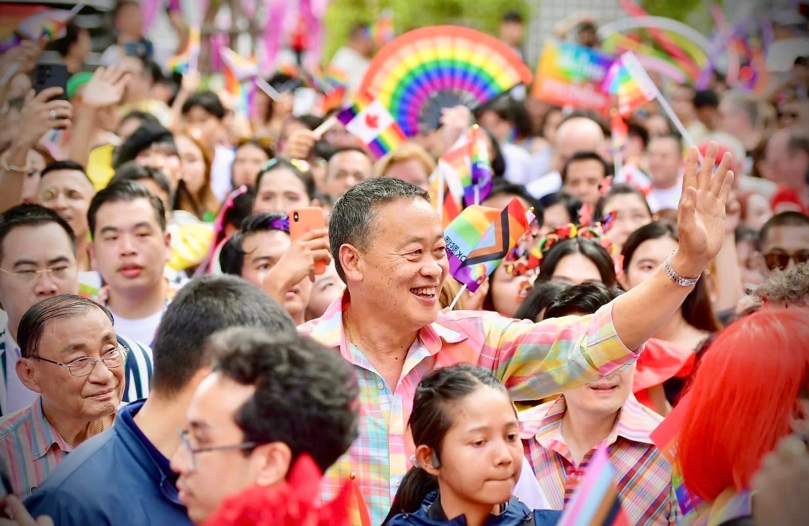 泰國總理賽塔6月曾身穿彩虹衣出席同志驕傲月慶祝活動。(翻攝自เศรษฐา ทวีสิน - Srettha Thavisin臉書)