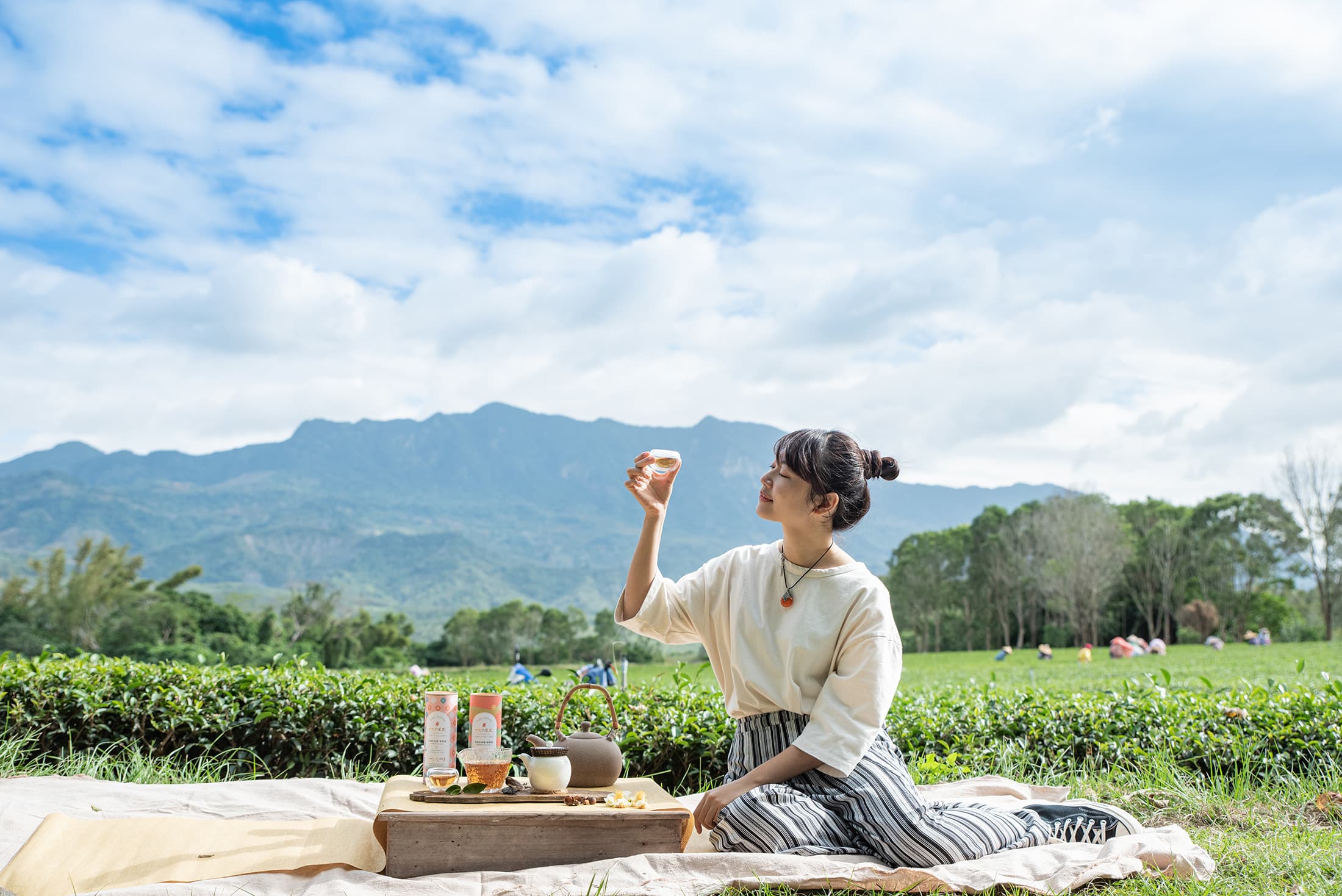 由「女兒不懂茶」品牌規劃的情境體驗,將台東紅烏龍化為不同情緒角色,讓年輕族群透過有趣互動深入了解茶學。(POUYUENJI寶元紀提供)