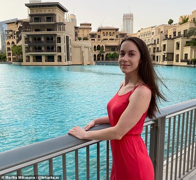 米庫索娃曾在阿聯酋擔任5年空服員。(翻攝Marika Mikusova IG)
