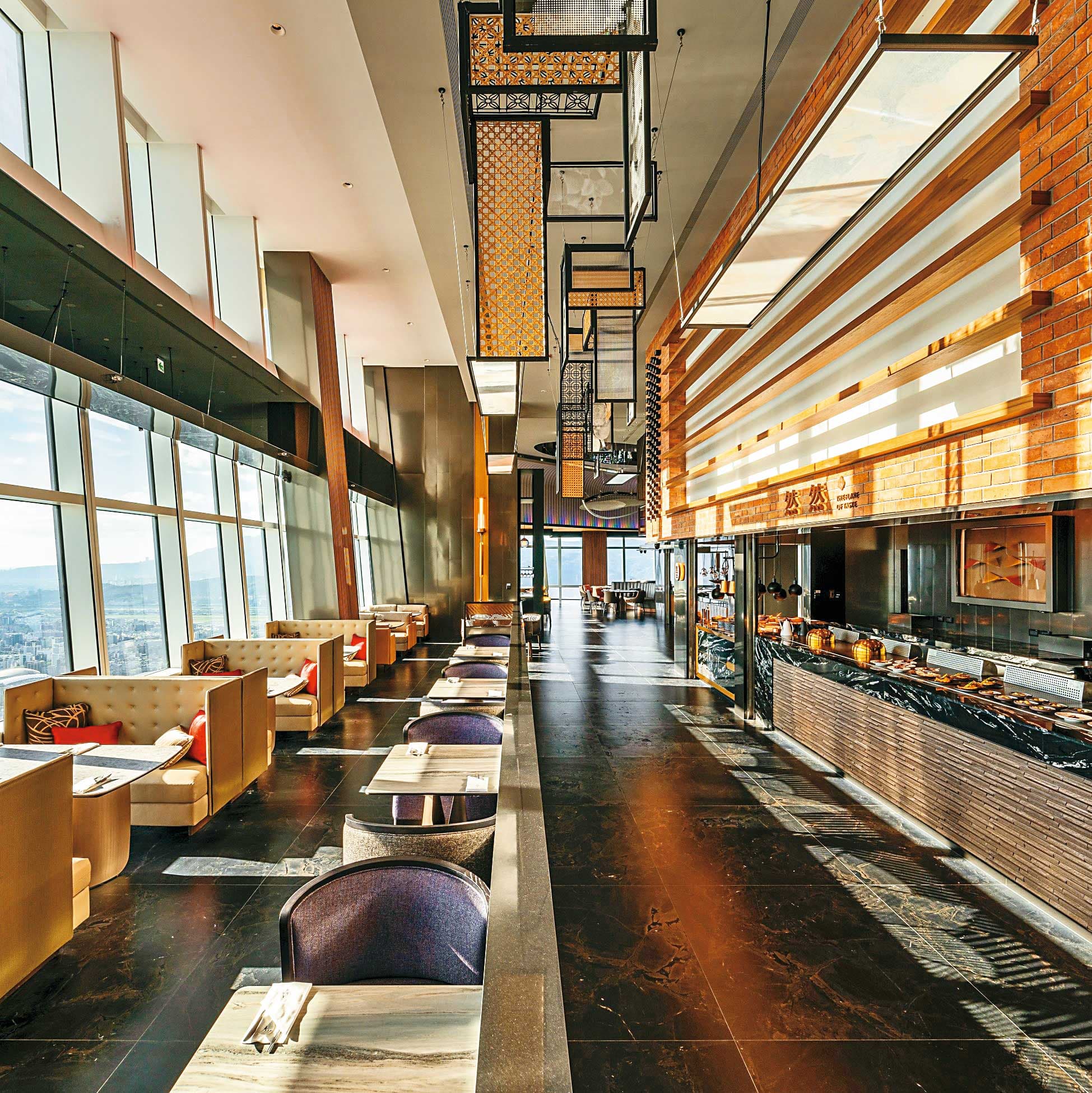 「饗A Joy」是饗賓集團旗下高樓景觀自助餐廳,被稱為「Buffet界的天花板」。 (翻攝饗-A-Joy臉書)