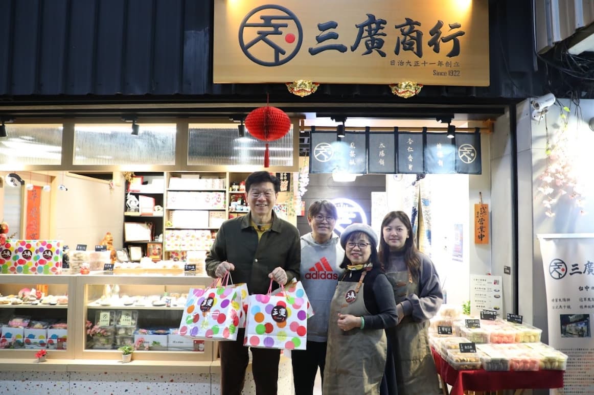 「三廣商行」的鳳梨酥曾榮獲台中市十大伴手禮首獎及日本宣仁親王頒獎的肯定。(何宗昇攝)