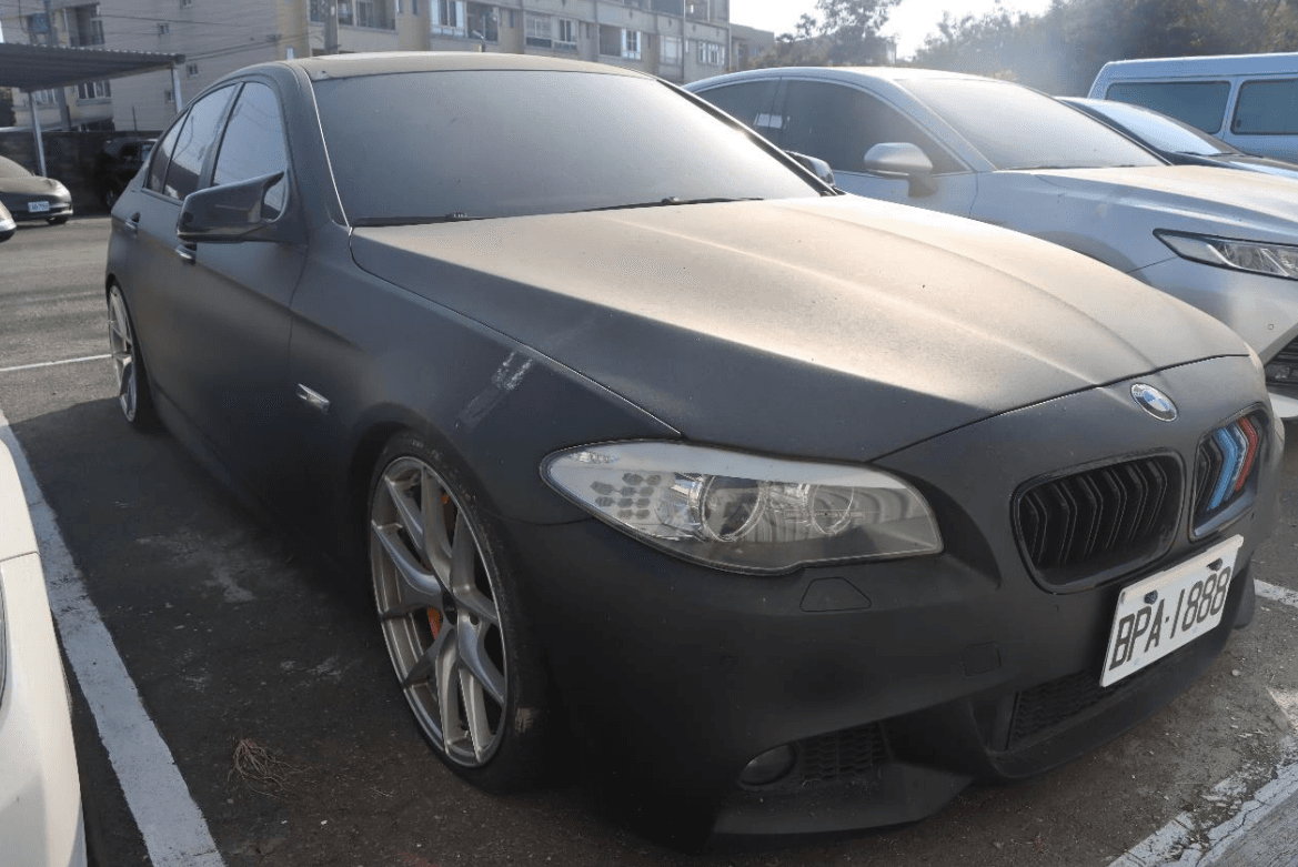 彰化分署本月5日將進行法拍,其中包含4輛轎車,BMW也在內。(彰化分署提供)