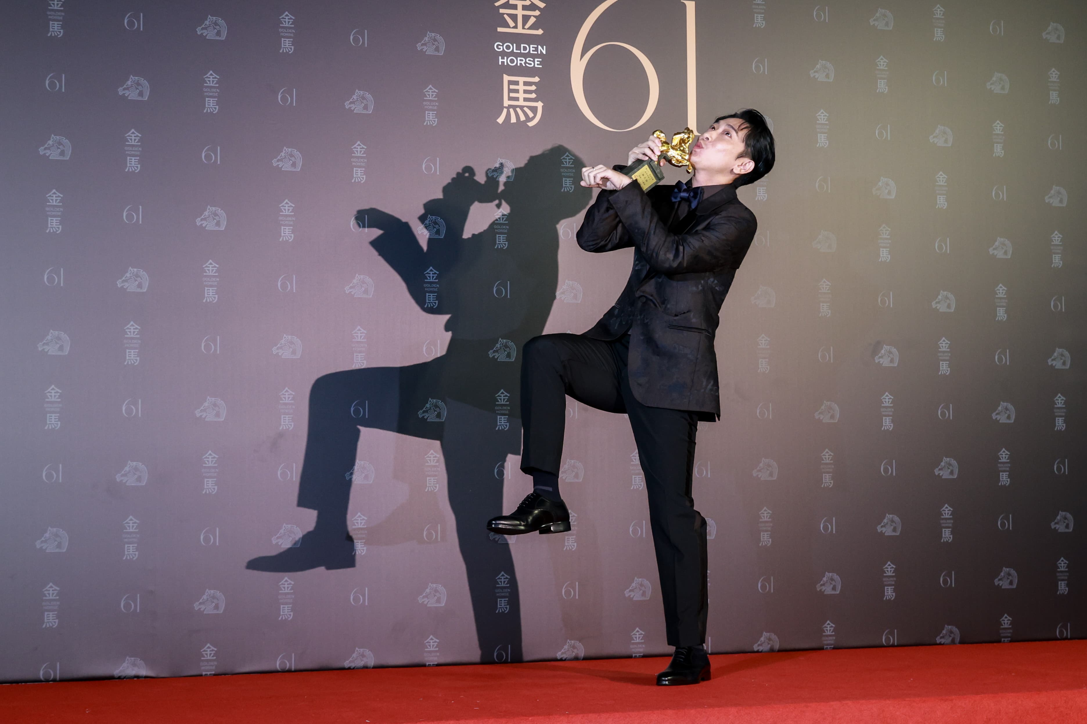 男配角項目討論四輪，是討論最久的項目，最後由施名帥勝出。