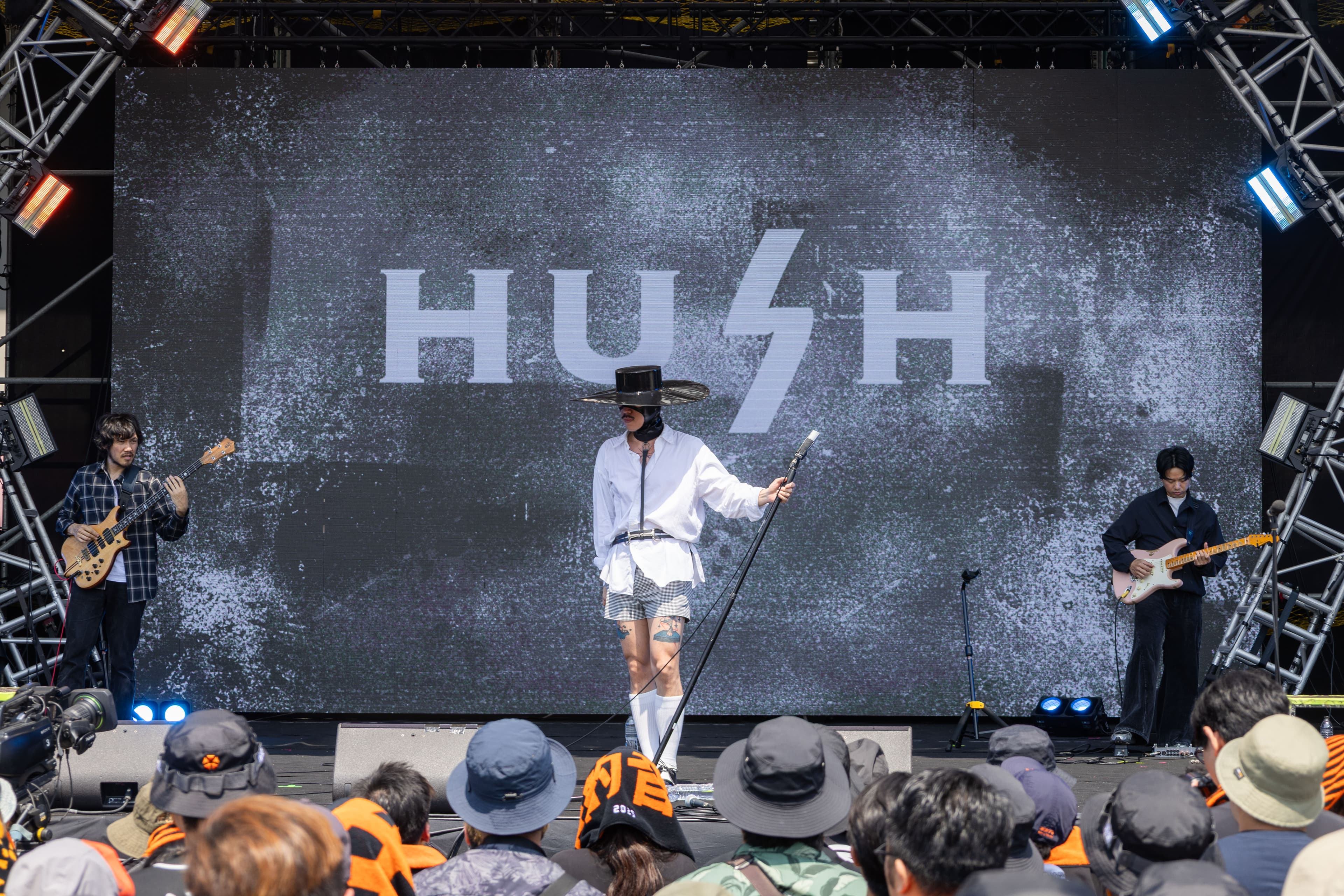 HUSH演出時段恰逢中午時刻。（出日音樂提供）