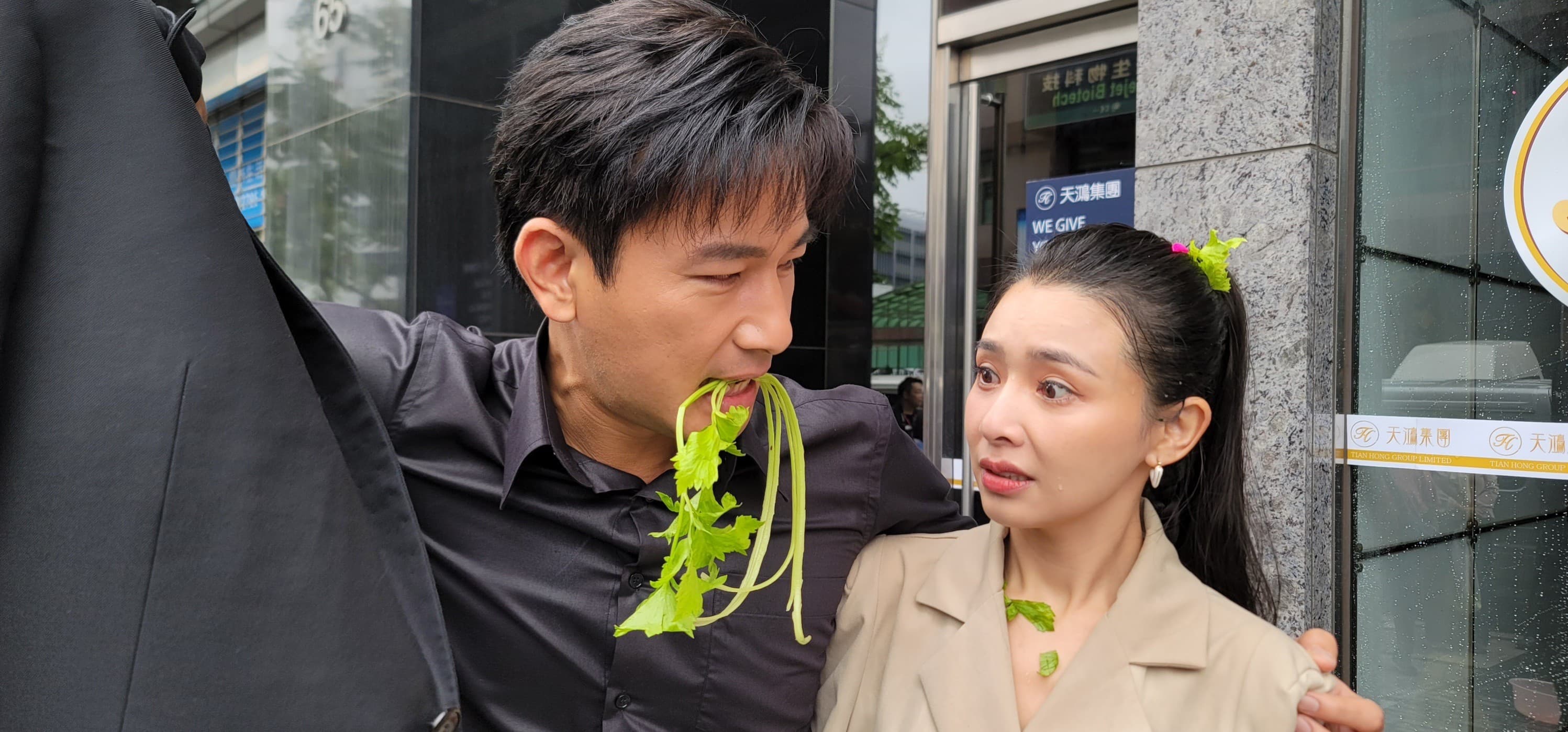 吳婉君演出過街老鼠戲碼被傅子純救援。(民視提供)