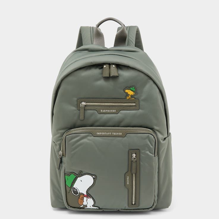 Snoopy尼龍包系列後背包。NT$29,580(CLUB DESIGNER提供)