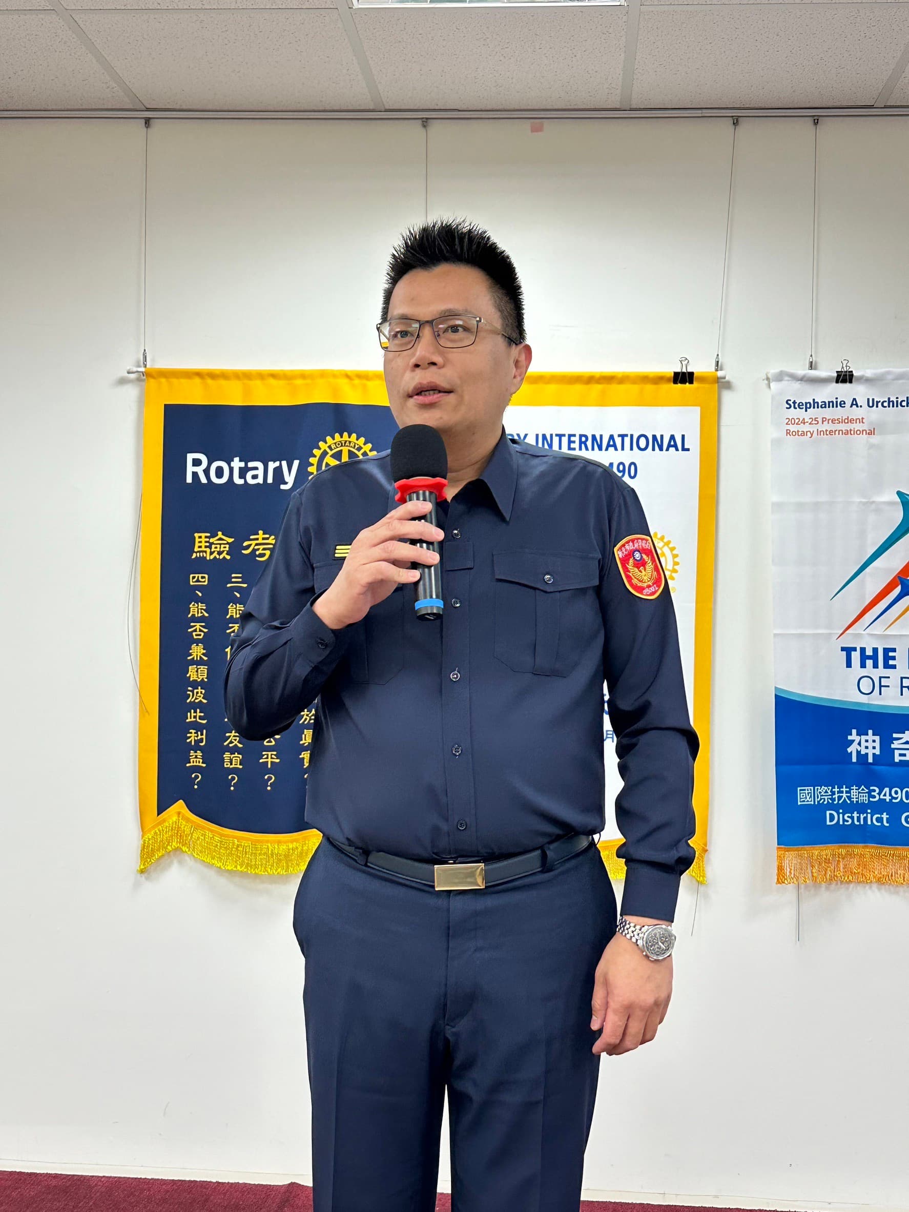 土城分局長陳建龍說明近期一些詐騙新手法。(警方提供)
