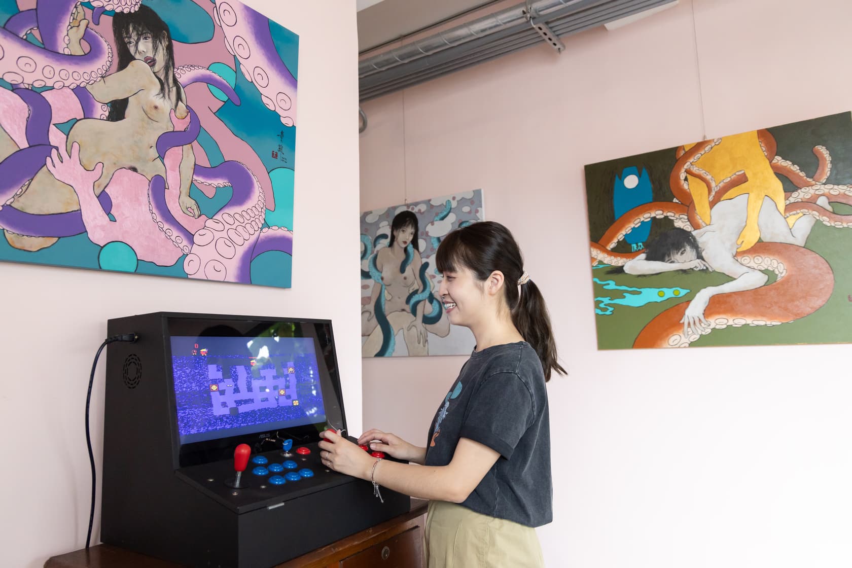 特別收藏的古老遊戲機,還能供客人使用。