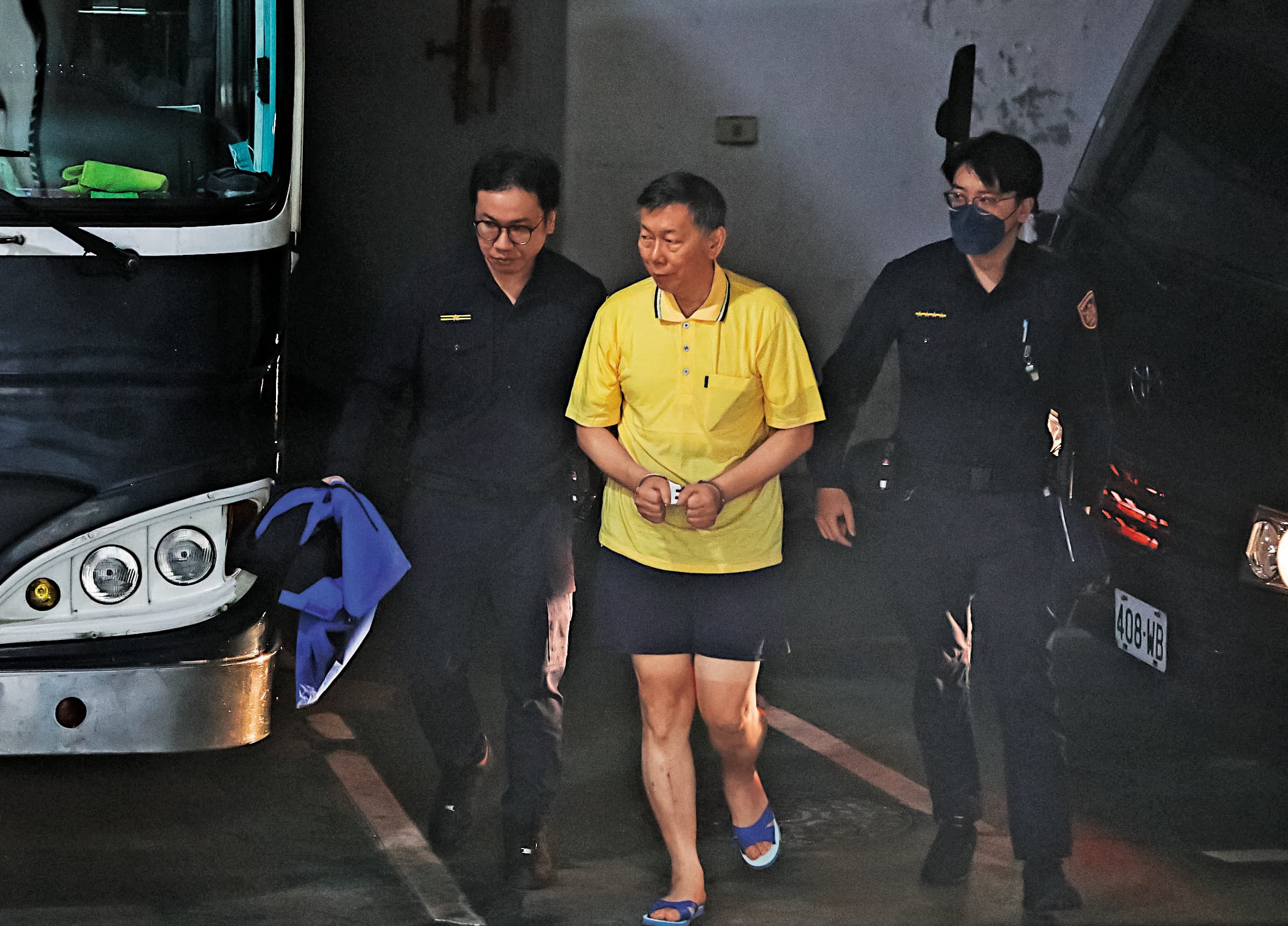 民眾黨主席柯文哲因黃珊珊等舊屬未被約談及許芷瑜通緝,遭聲請延押。