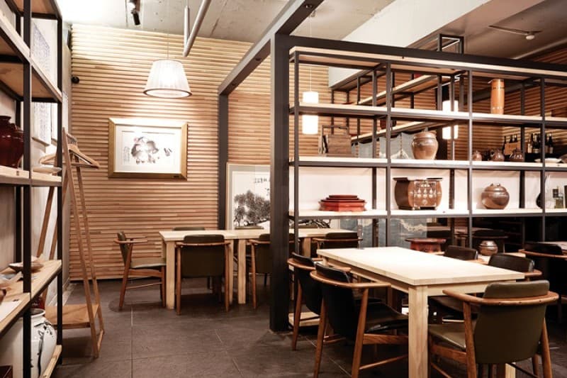 精緻的餐具與韓國工匠精心打造的裝飾,為Mingles的氛圍加分。(翻攝網路)