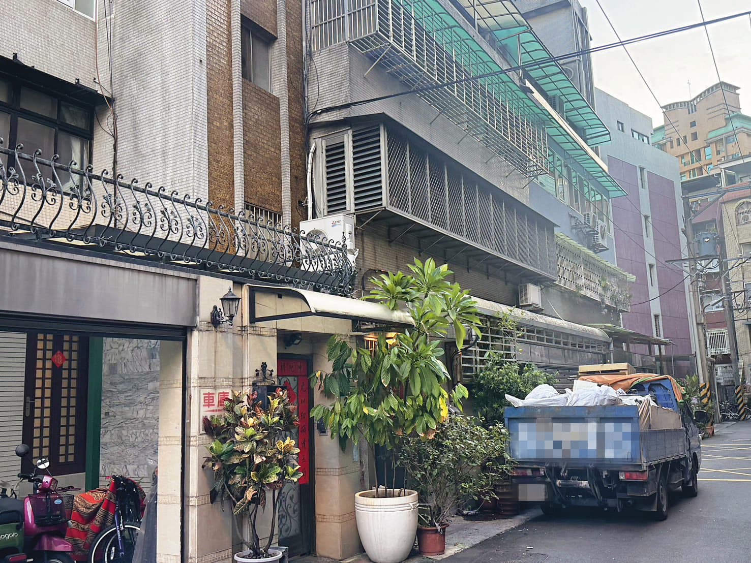 何妤玟媽媽和妹妹租屋處位於台北天母的公寓。