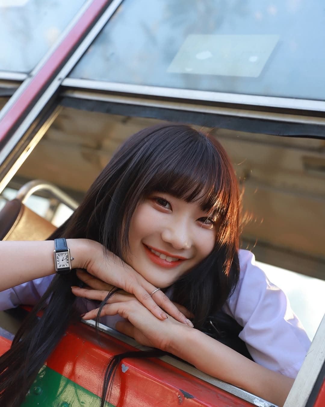 愛莉莎莎的錶,極有可能是卡地亞Tank Must錶款。(翻攝愛莉莎莎IG)