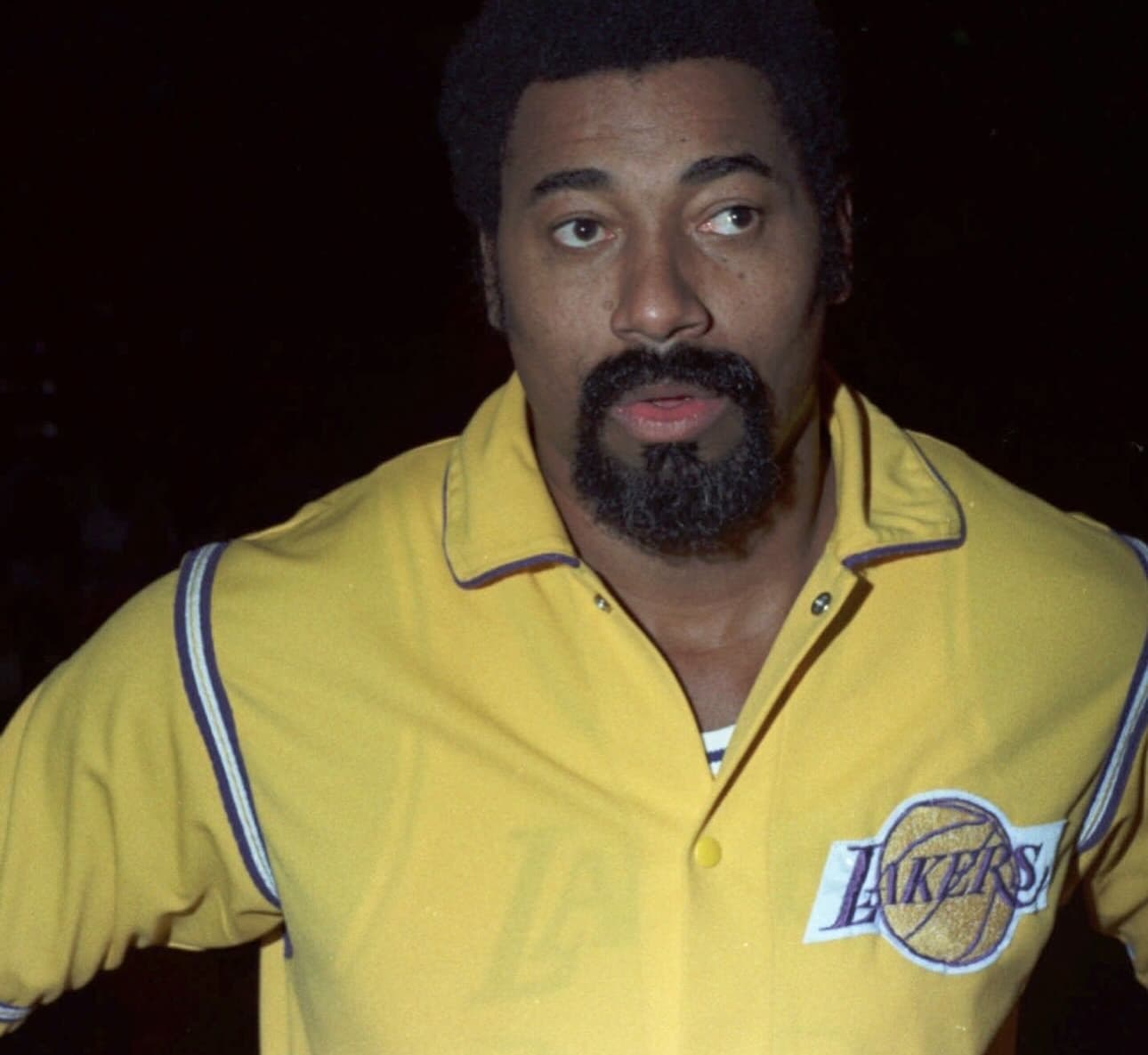 外套主人正是NBA名人堂傳奇巨星張伯倫(Wilt Chamberlain)。(翻攝自mosierpdx IG)