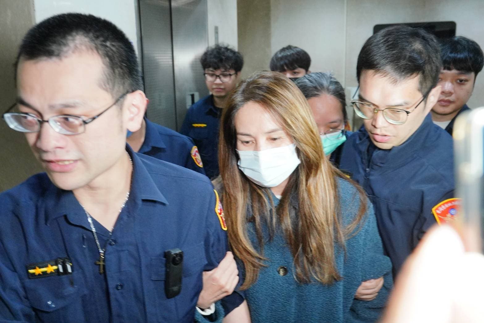 高金素梅今晨深夜被移送北檢複訊,因身體不適未能完成訊問。