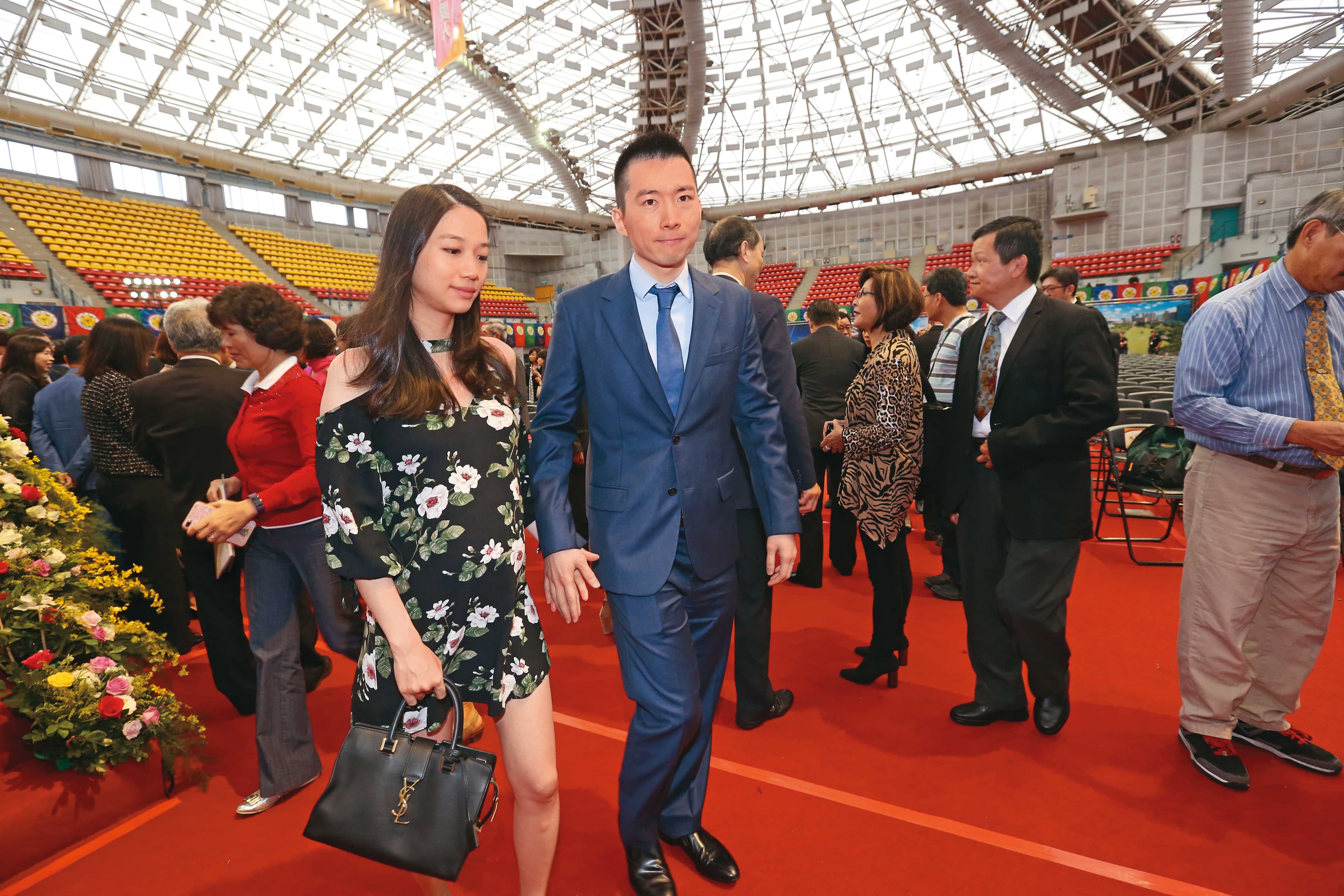 蔡明興獨子蔡承儒目前事業重心多放在美國,結縭多年多的妻子鄭舒秦也隨同。