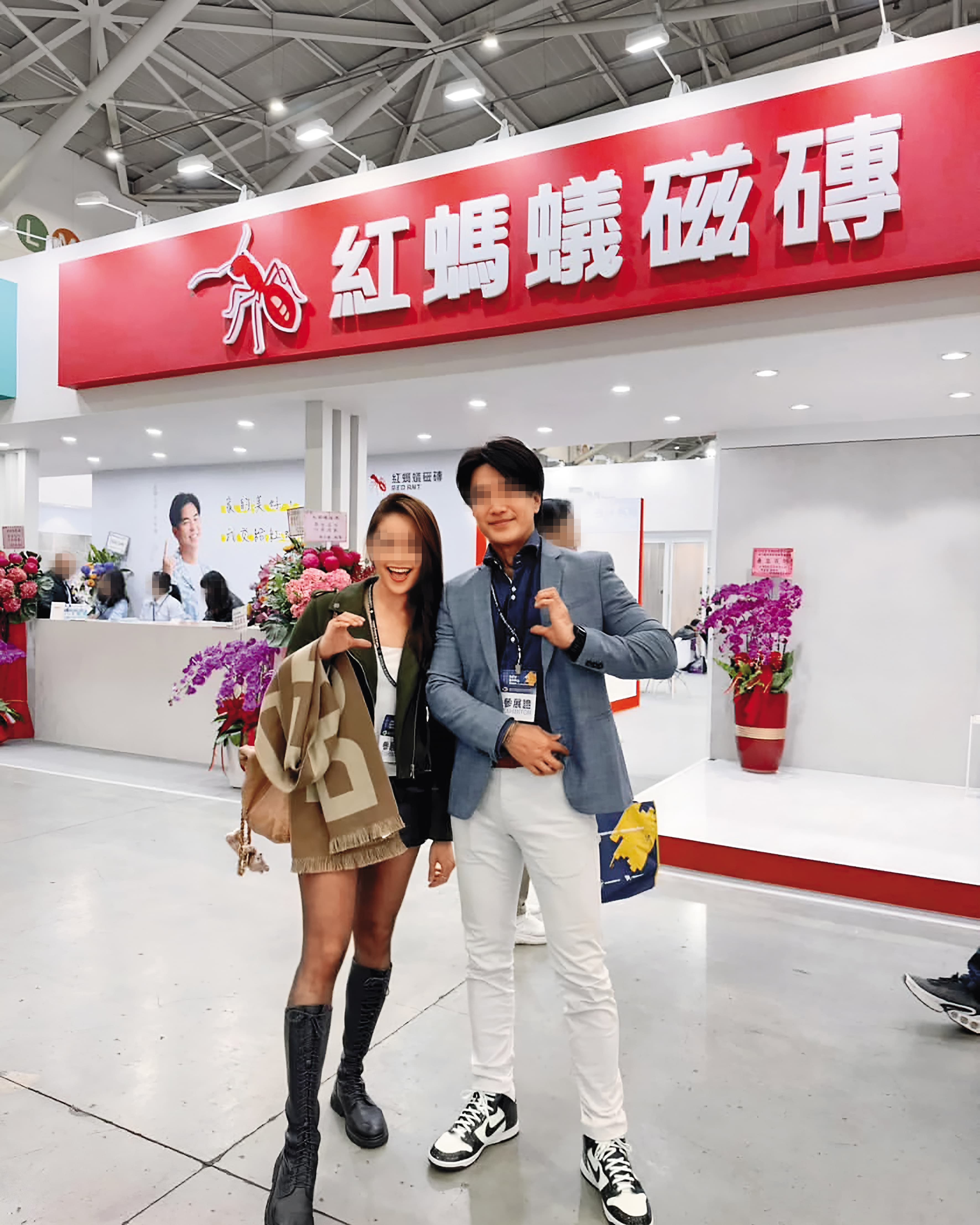 Jeremy(右)的家族建材事業和紅螞蟻磁磚關係密切。(翻攝自Jeremy IG)