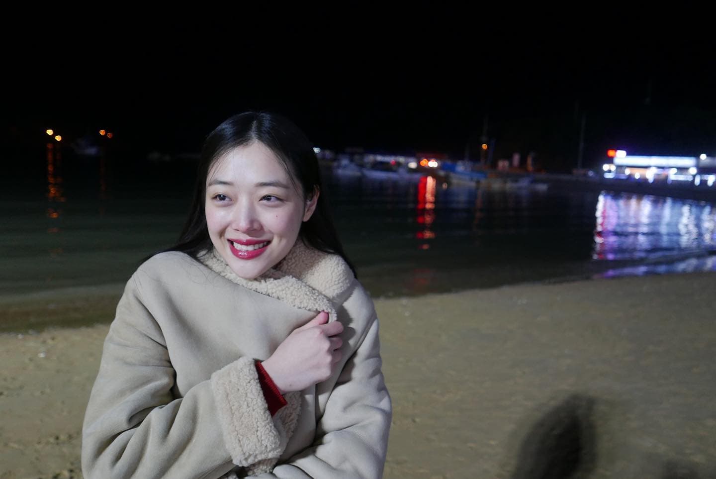 雪莉的哥哥透露妹妹拍攝電影《Real》裸露戲時,被導演李沙朗要求親自上陣,導致拍完身心受創要看精神科。(翻攝雪莉INS)