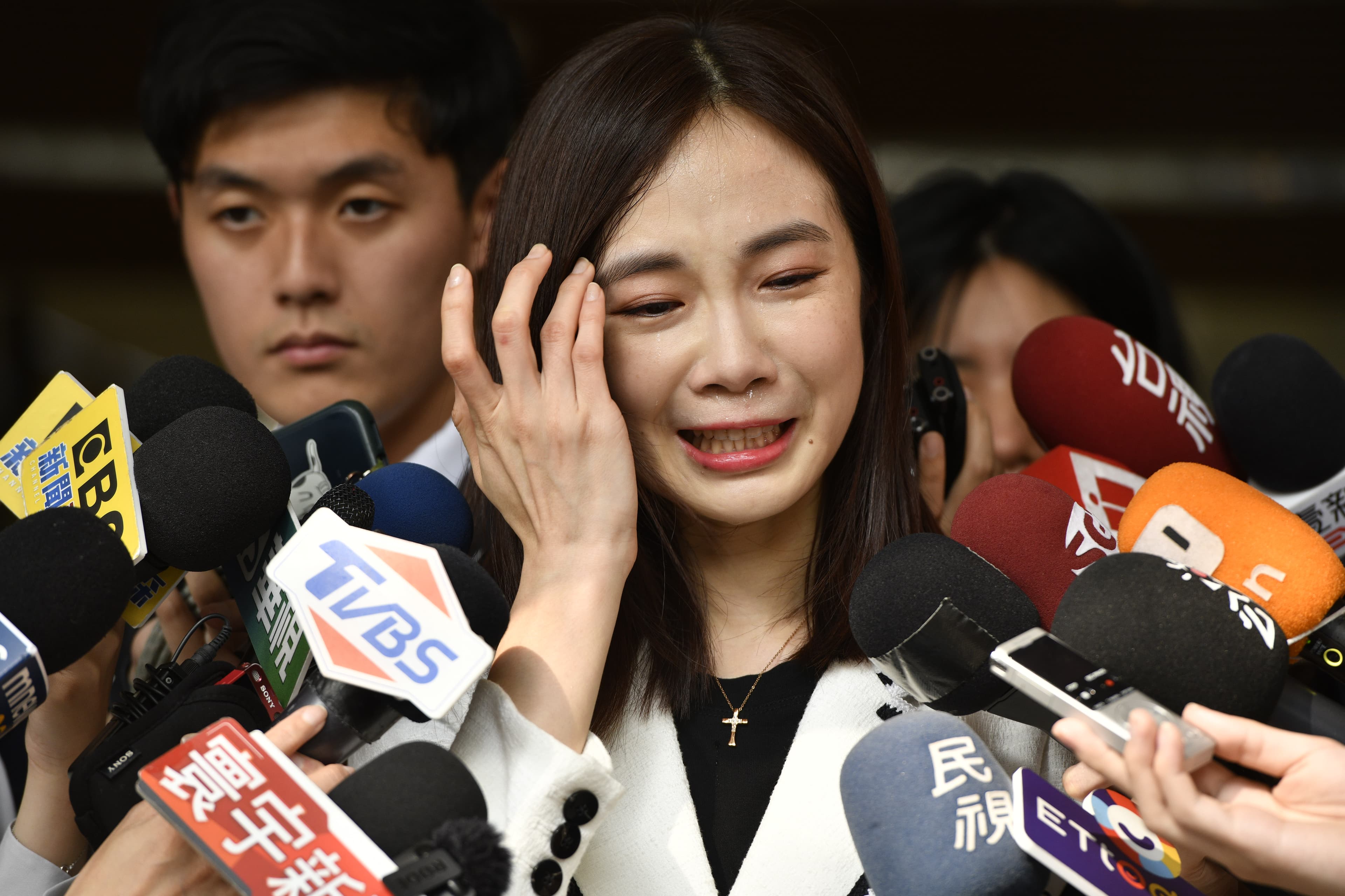 楊寶楨請辭的民眾黨職後,一度在面對媒體時落淚。