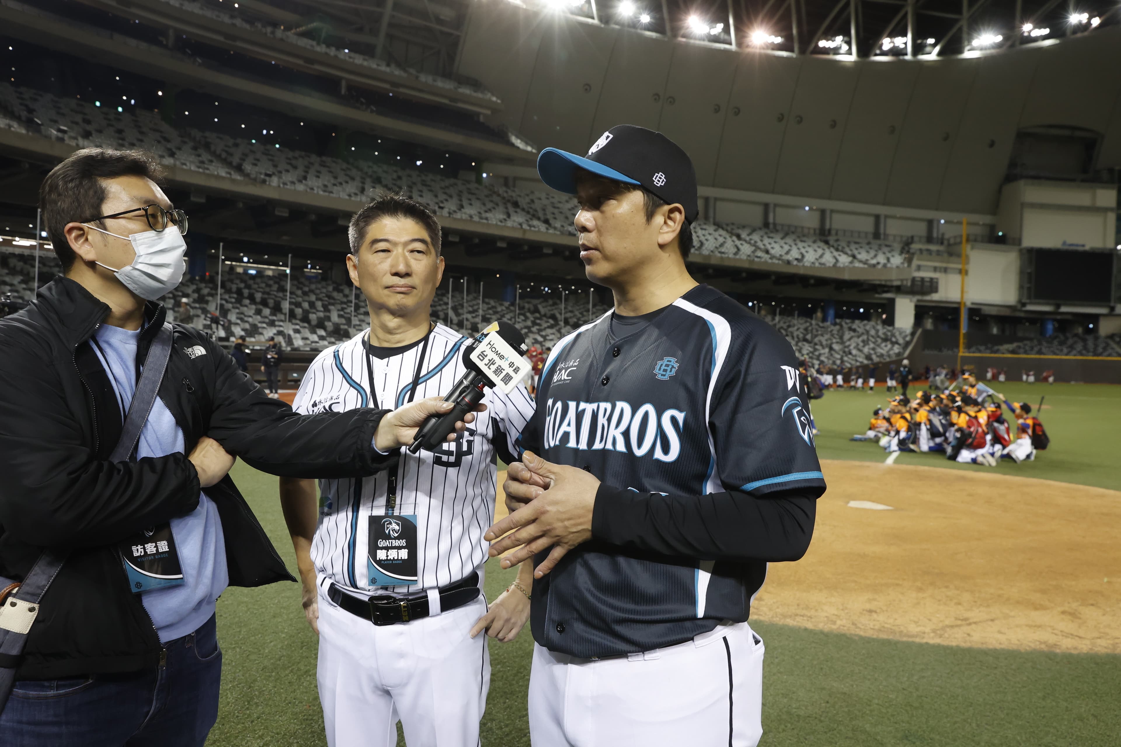 GOATBROS山羊兄弟今天在大巨蛋正式成軍，由隊長周思齊領軍，目標已鎖定在本屆世壯運棒球比賽。