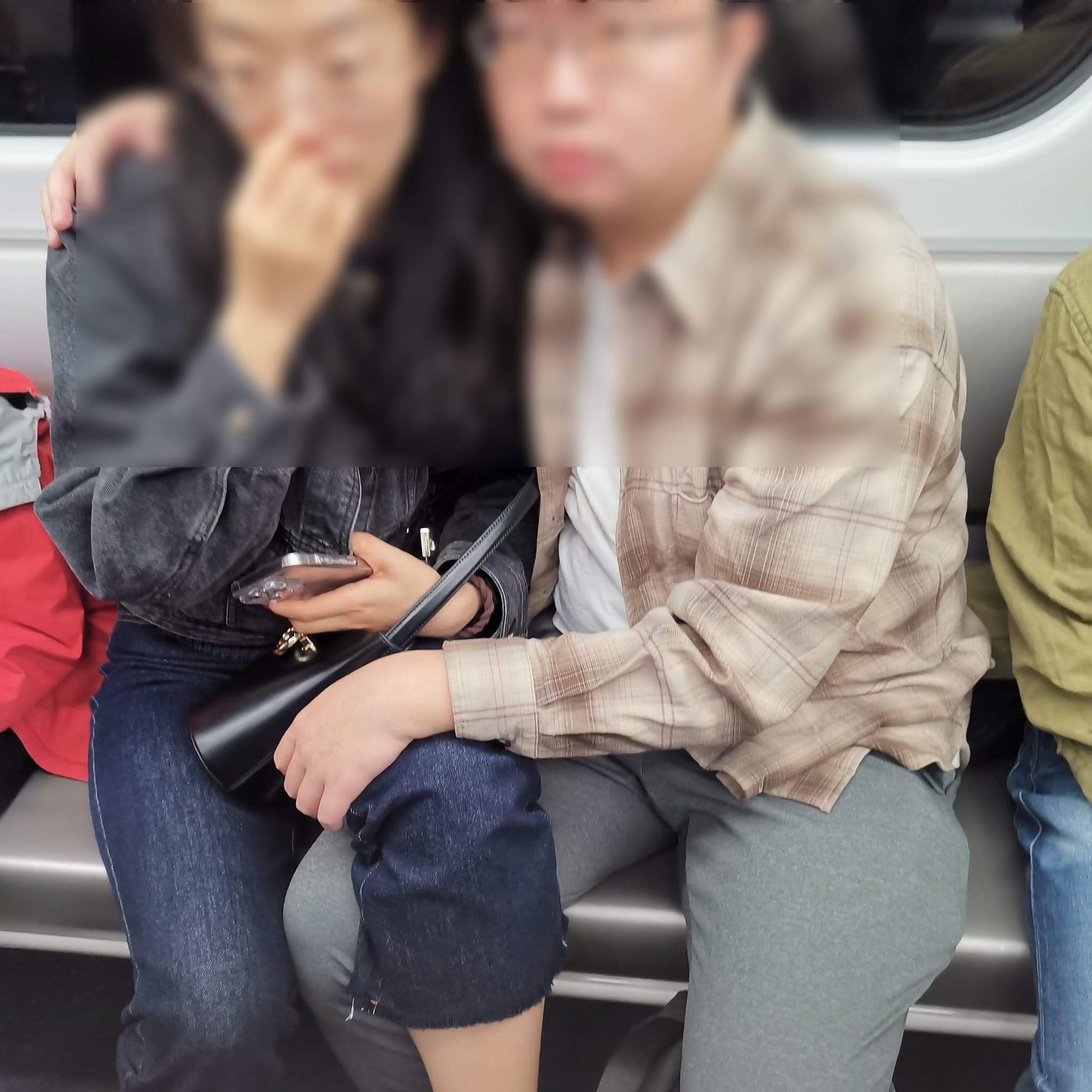 香港網友指稱這對情侶是中國人。（翻自臉書）