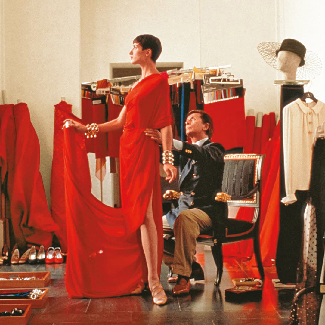 Valentino先生一手創立的Valentino Red,已獲色彩權威Pantone認可。(翻攝自realmrvalentino IG)