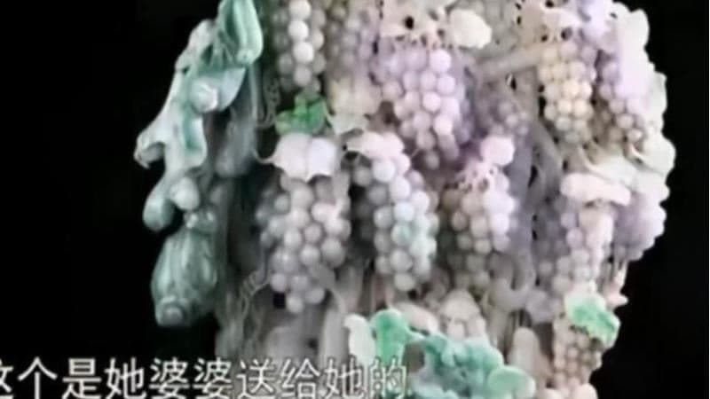 專家鑑定這串葡萄玉雕出自乾隆年間,市值超過百萬人民幣。(翻攝微博)
