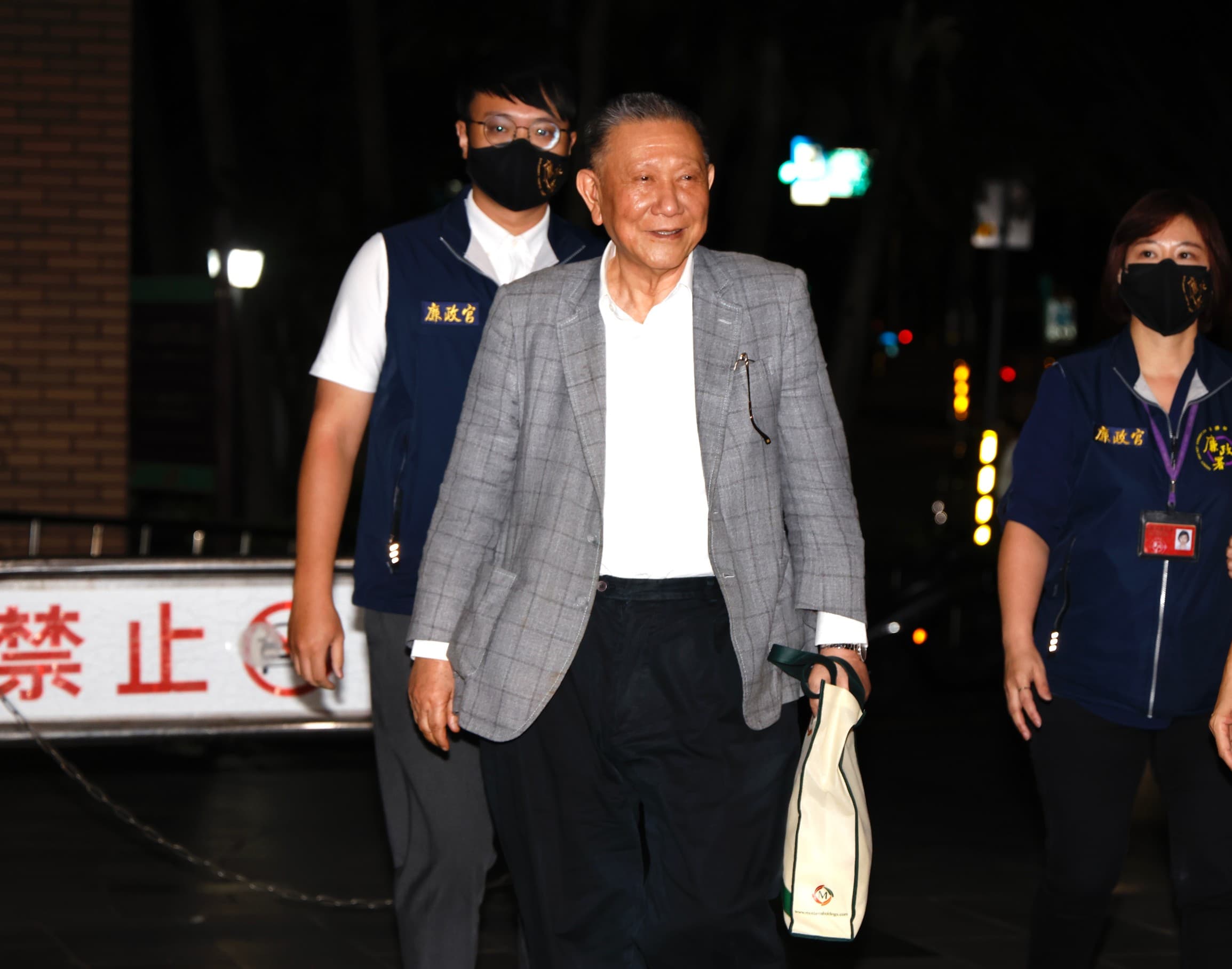 沈慶京今晨也被檢方聲請羈押禁見。